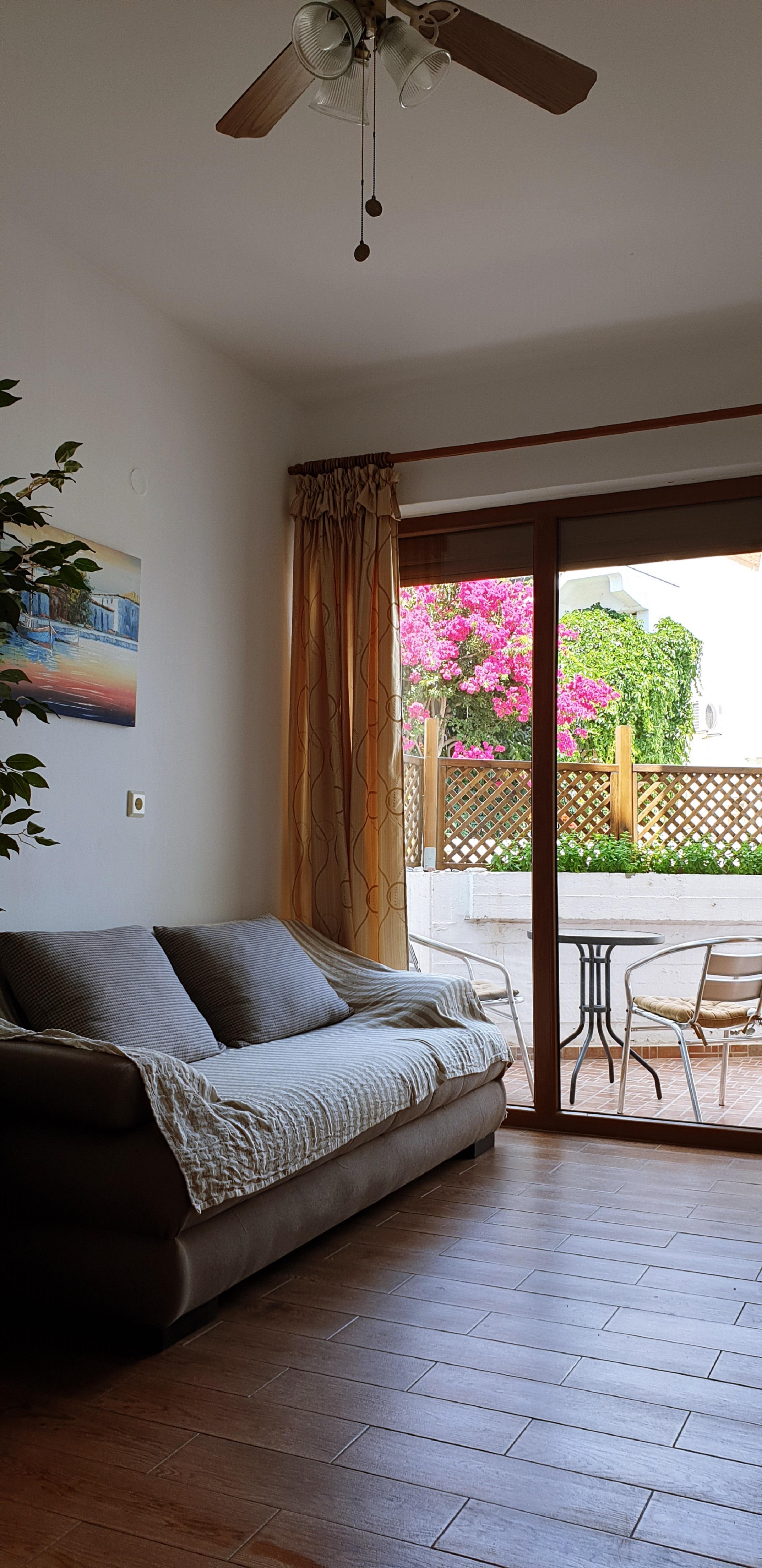 Apollo * Livadia (Tilos)