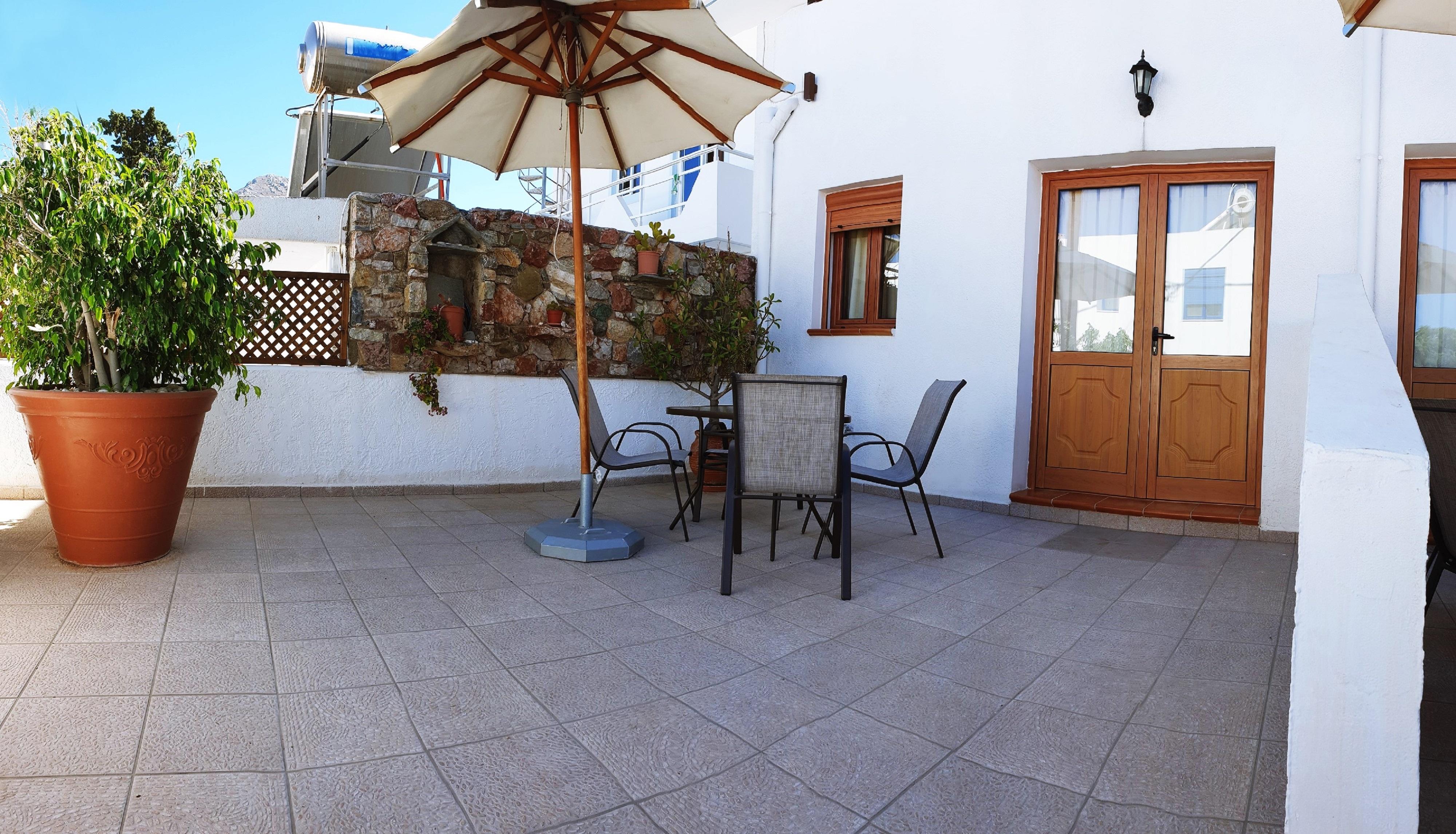 Apollo * Livadia (Tilos)