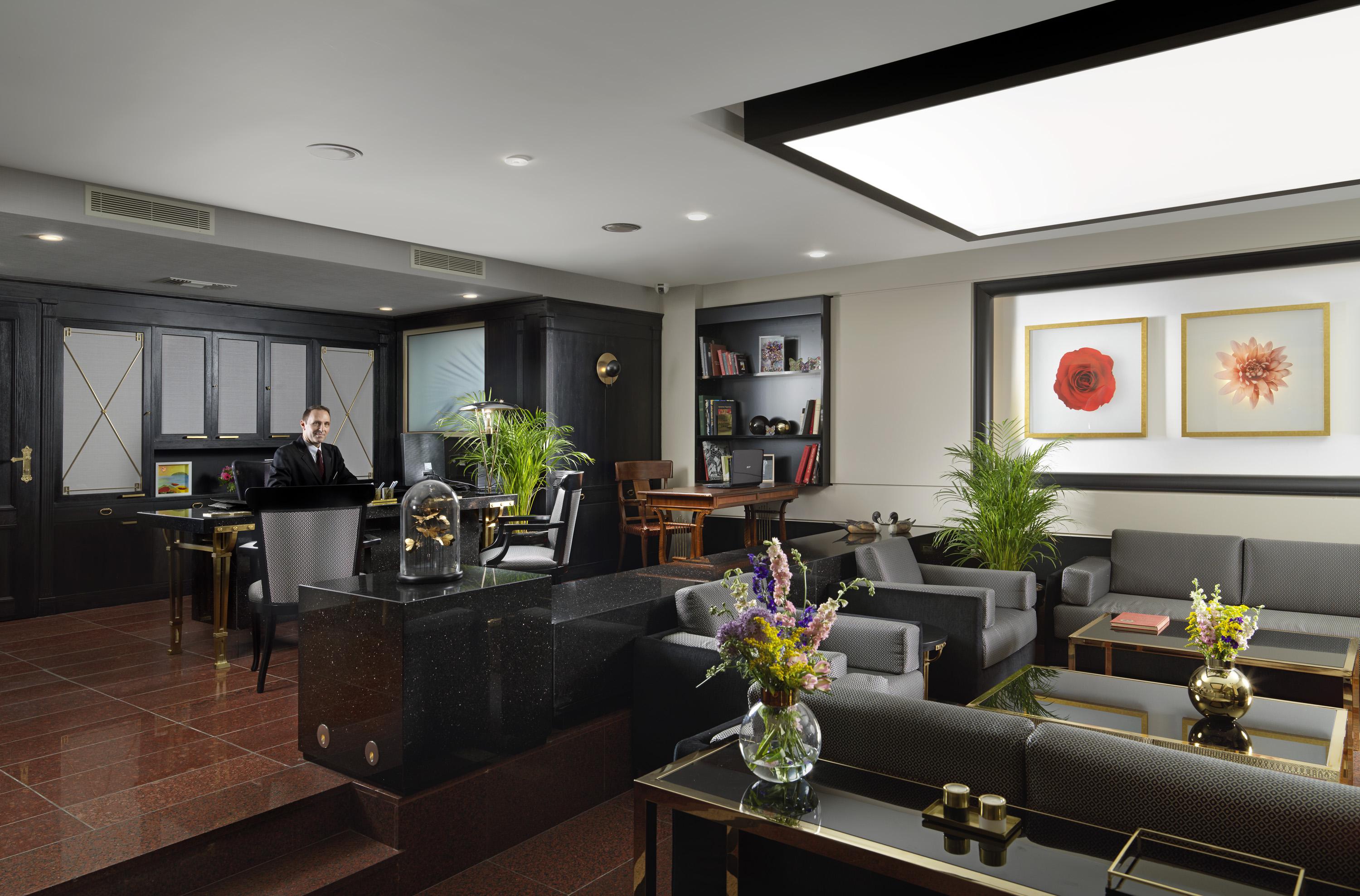 Holiday Suites Hotel 4*