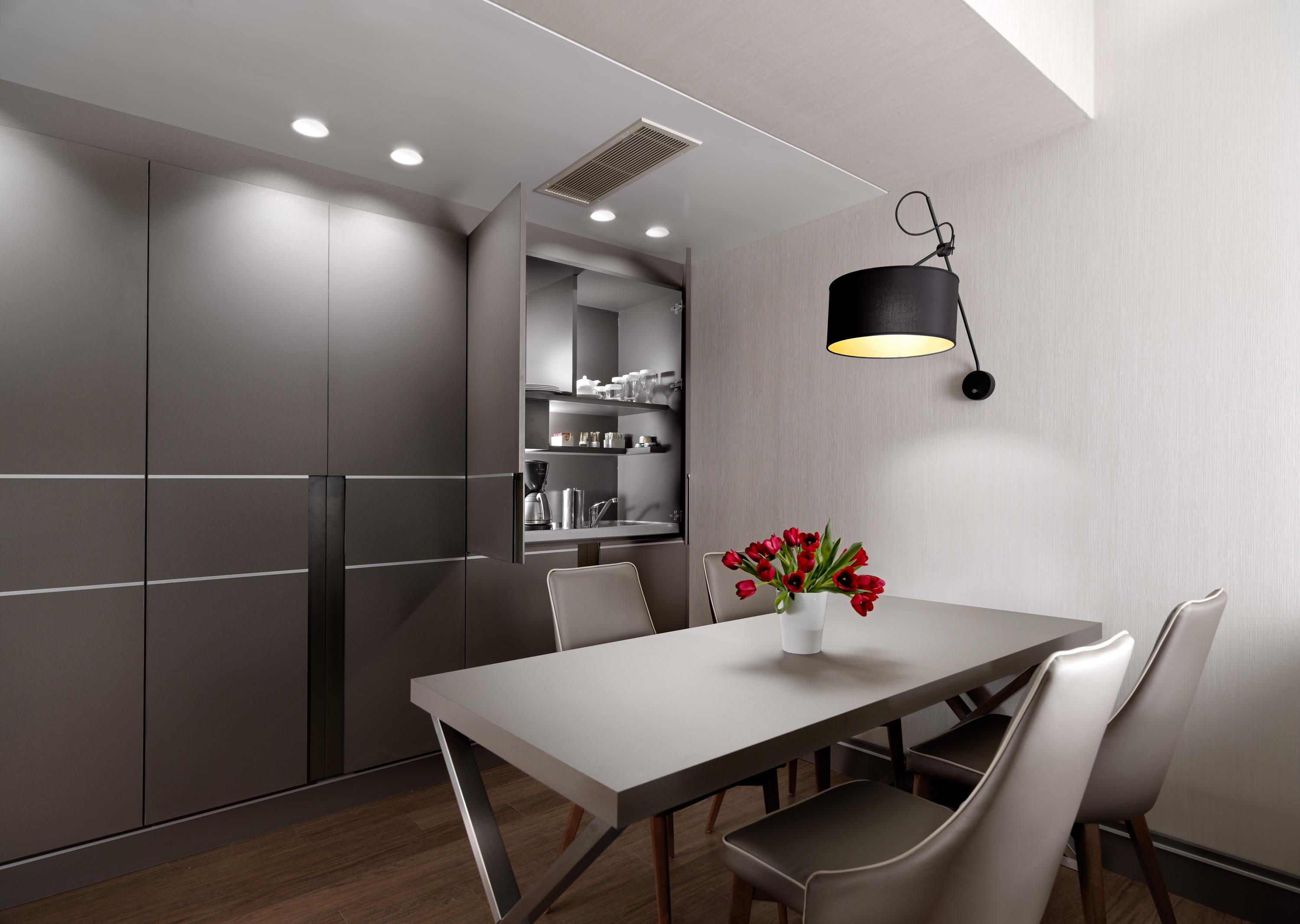Holiday Suites Hotel