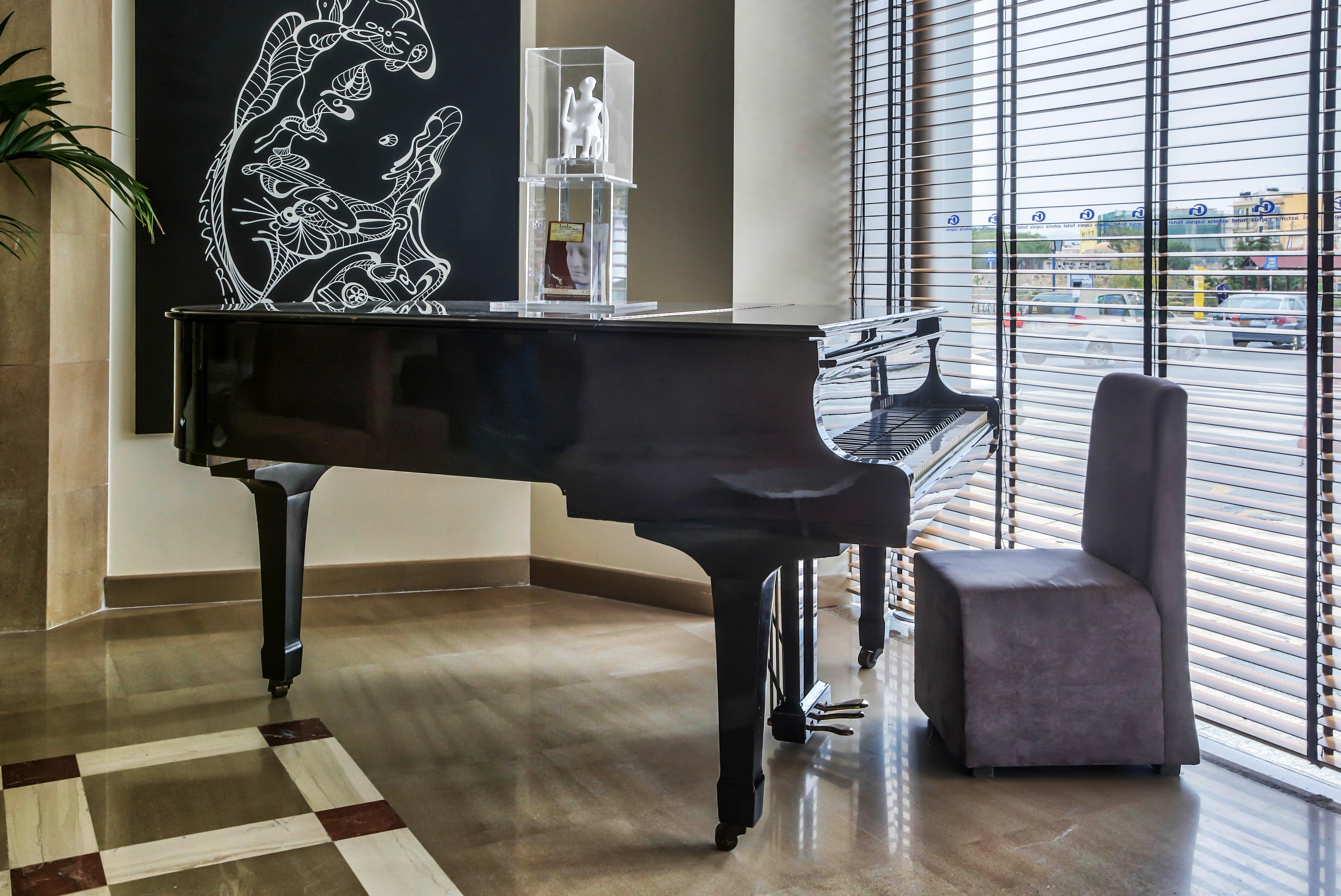 Capsis Astoria Hotel 4*