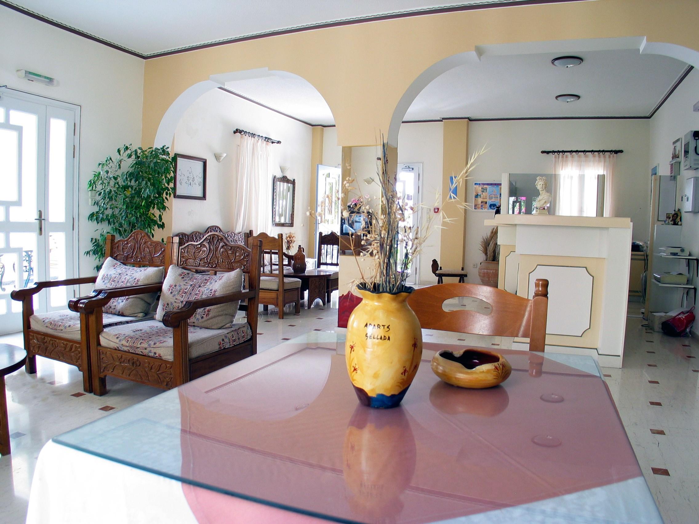Sellada Aparthotel Kamari (Santorini)