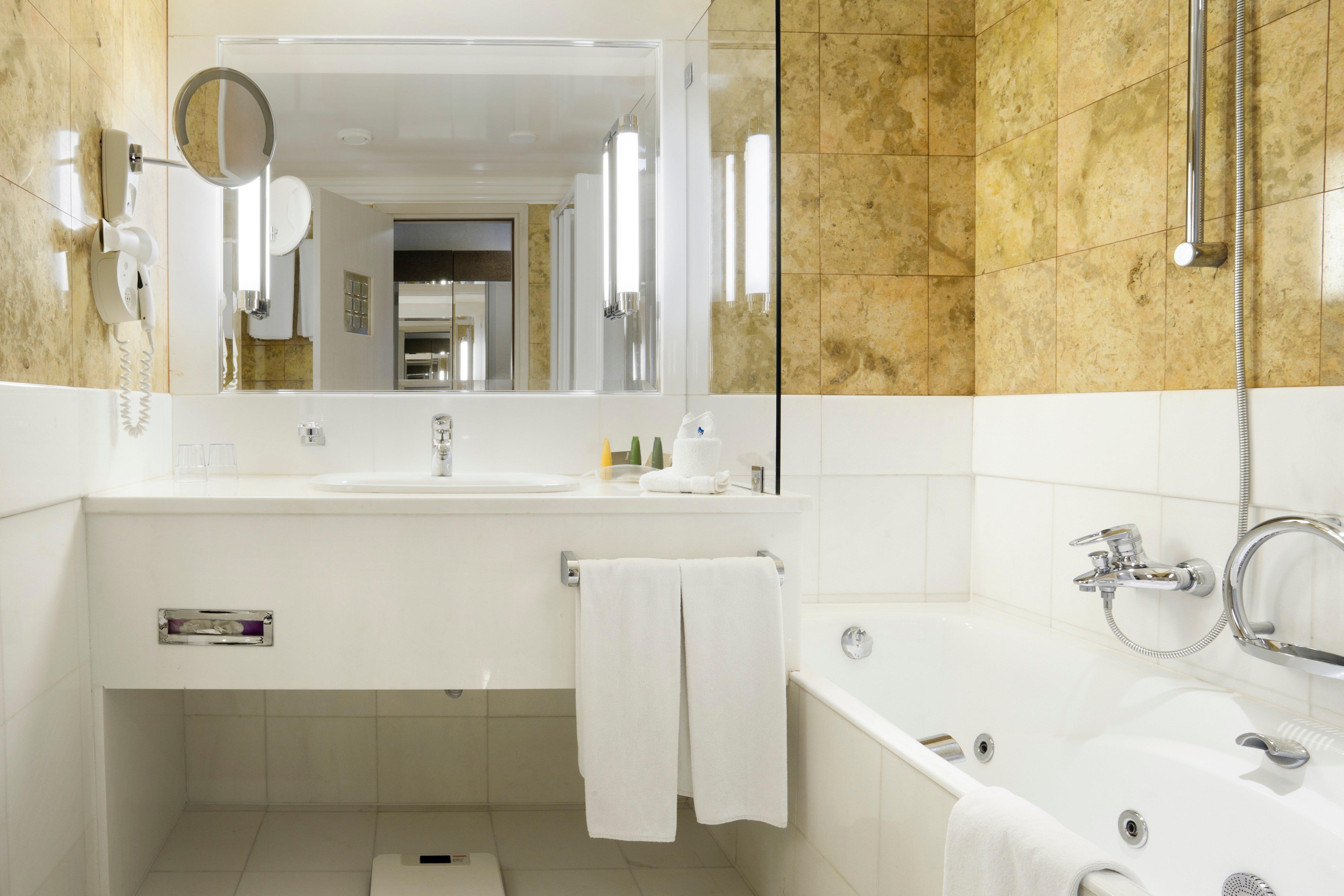 Hotel Attica Av, Airport W. By Ihg 4*