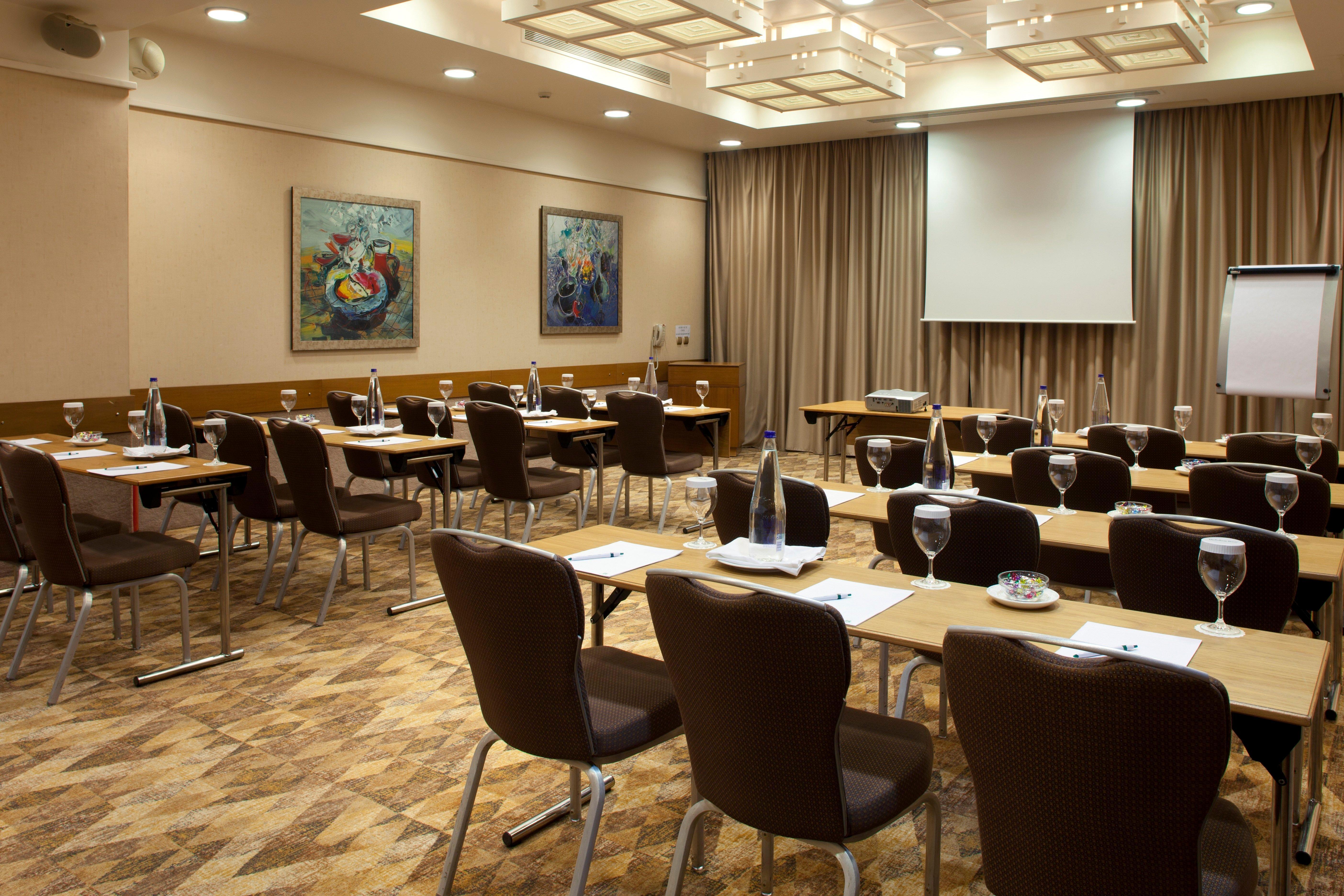 Hotel Attica Av, Airport W. By Ihg 4*