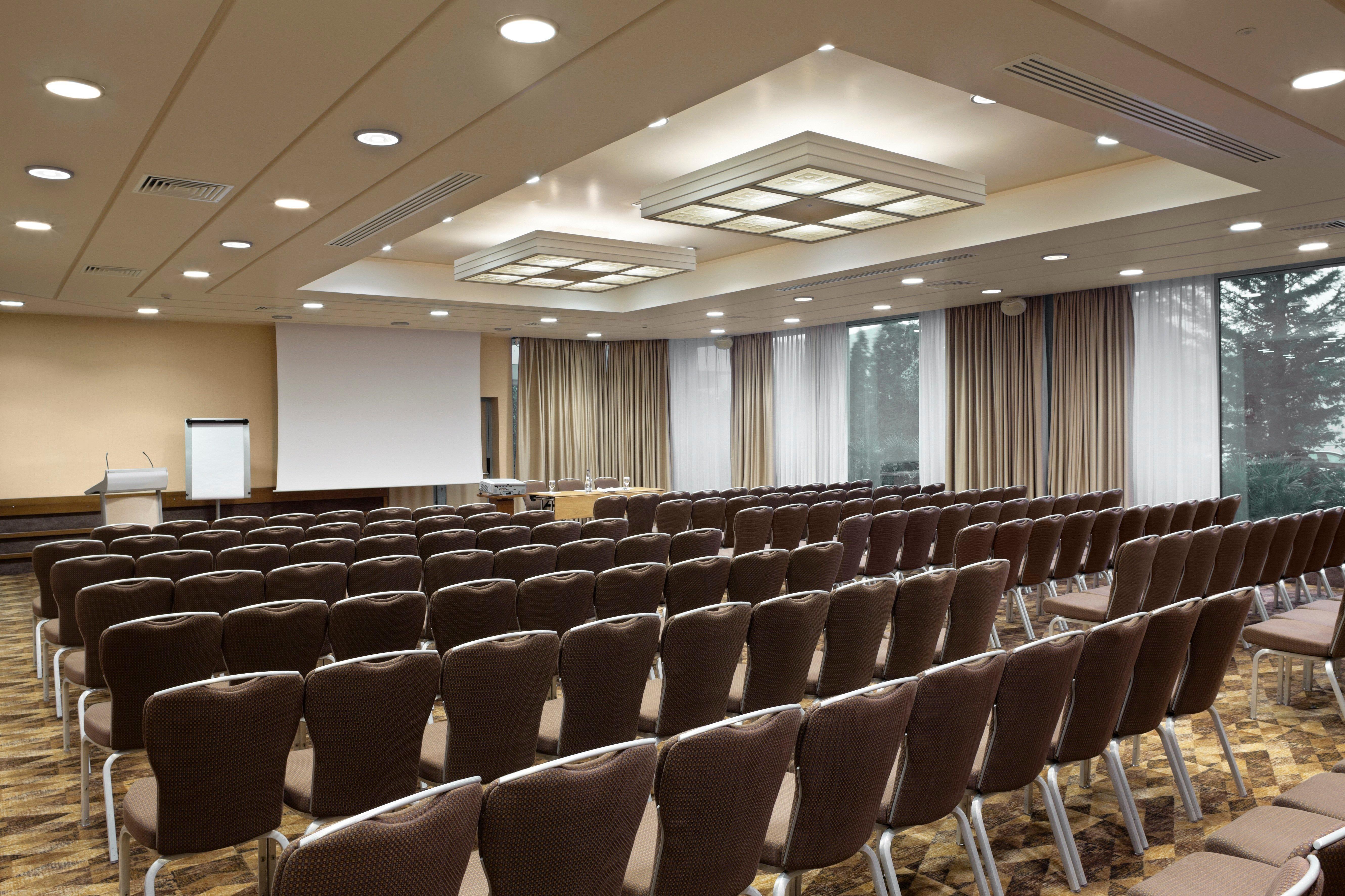 Attica Av, Airport W. By Ihg 4*