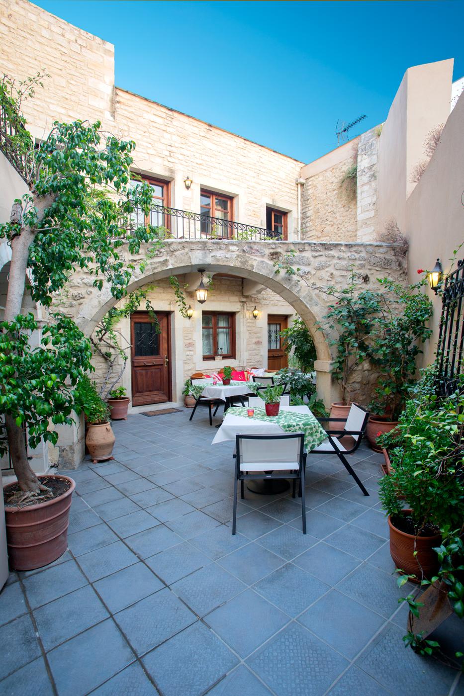 Casa Moazzo And Rethymno (Crete)