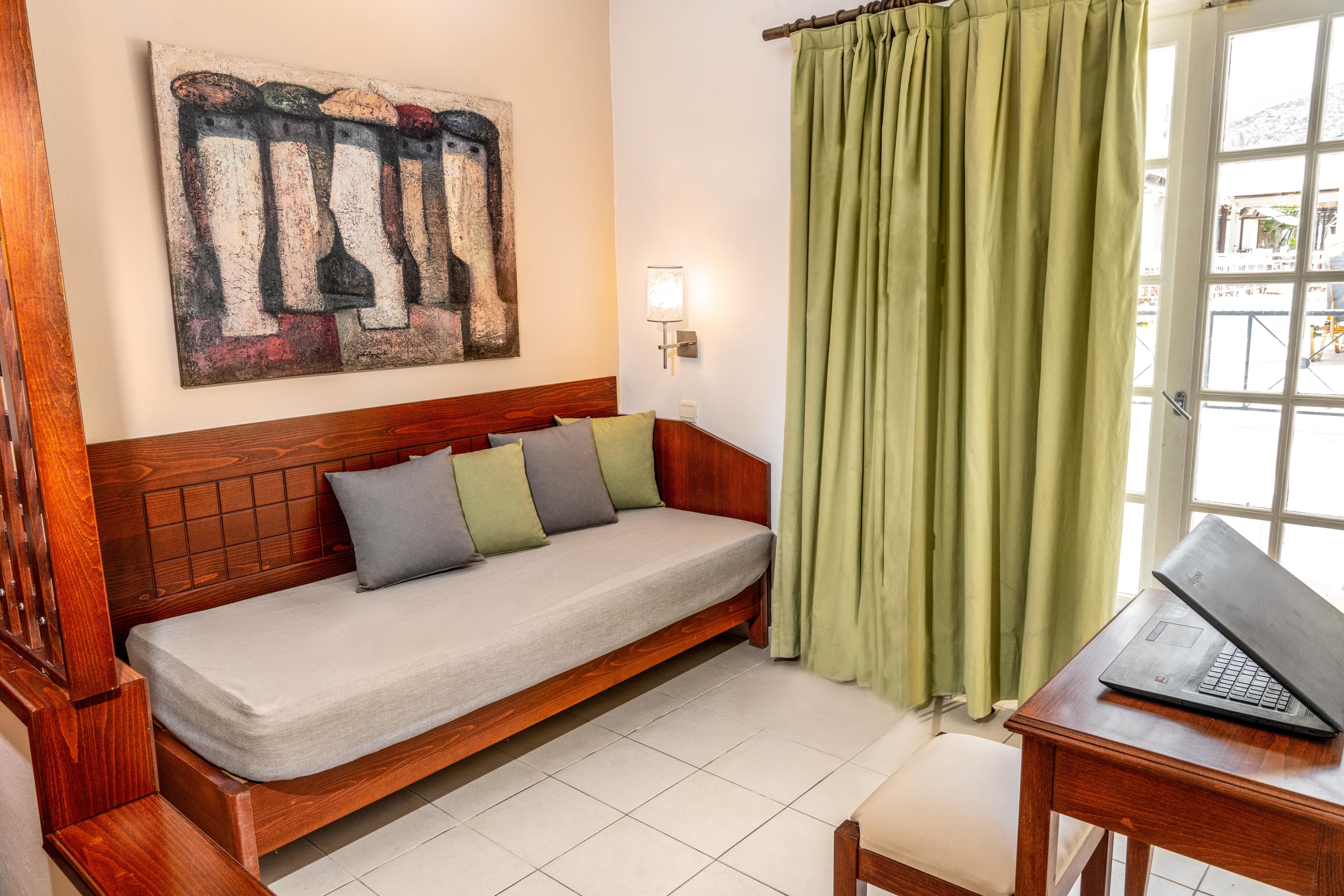Philoxenia & Aparthotel