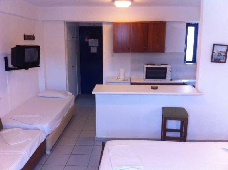 Kassavetis Hotel 2*
