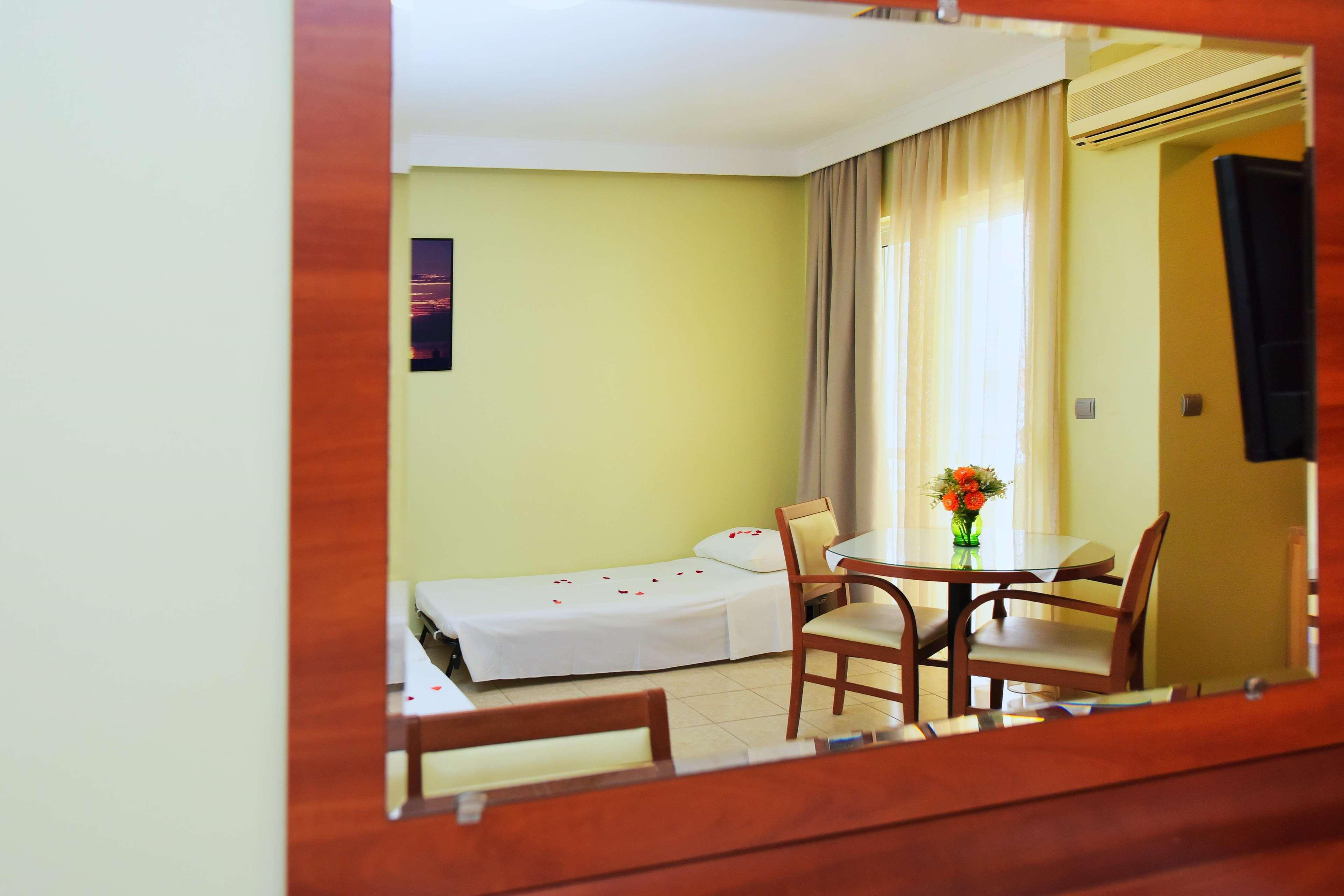 Aparthotel Esmeralda 3*