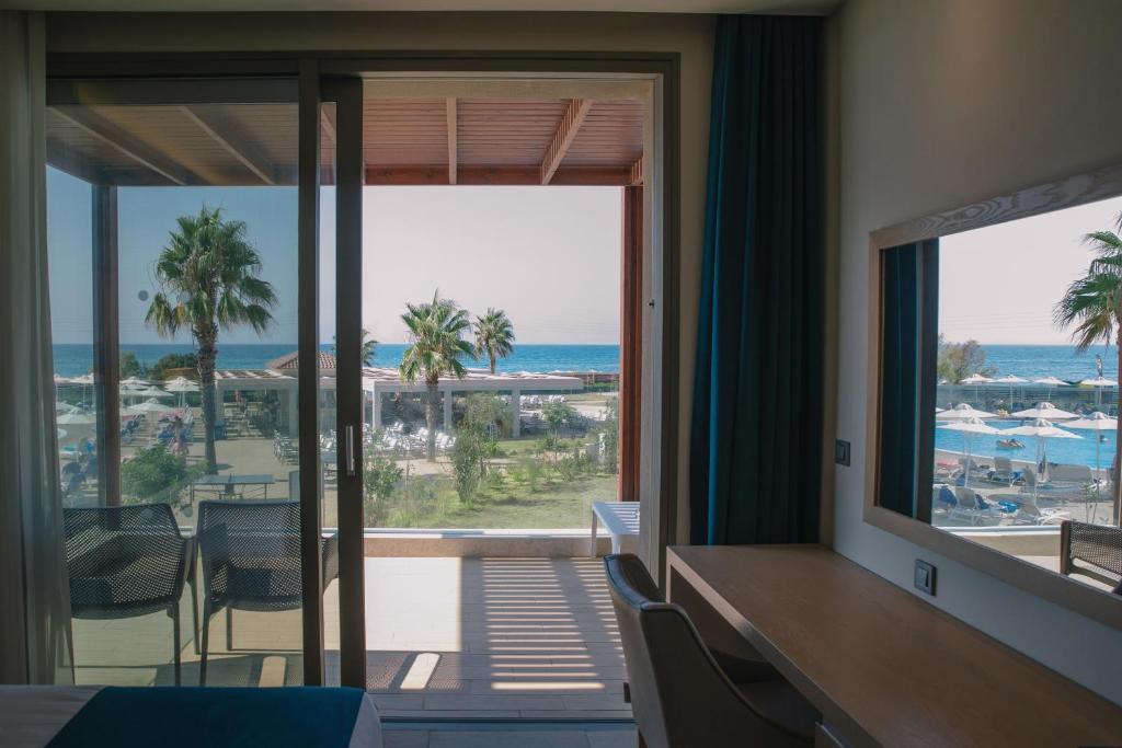 Almyros Hotel