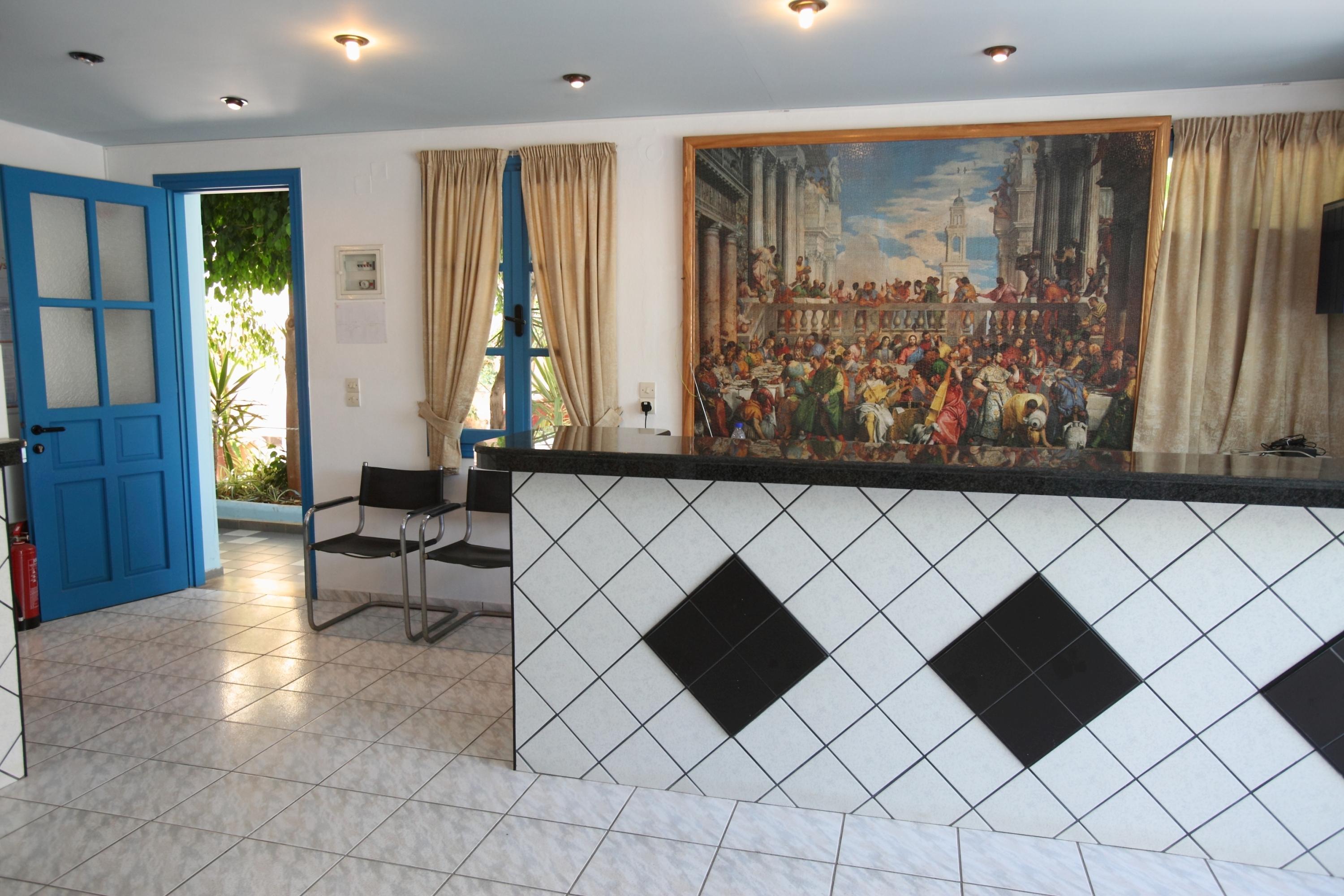 Aparthotel Happy Days 3*