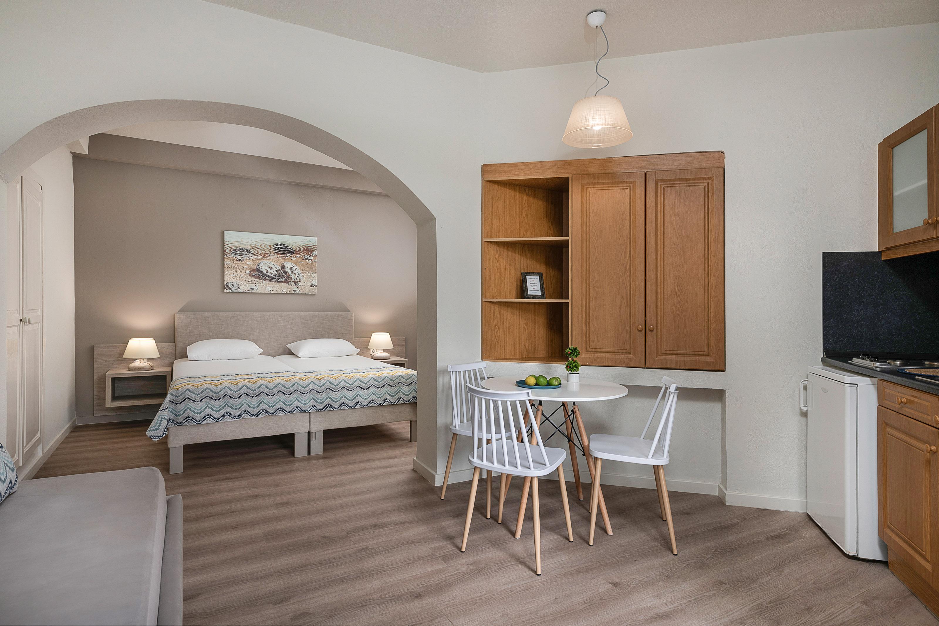 Aparthotel Alianthos