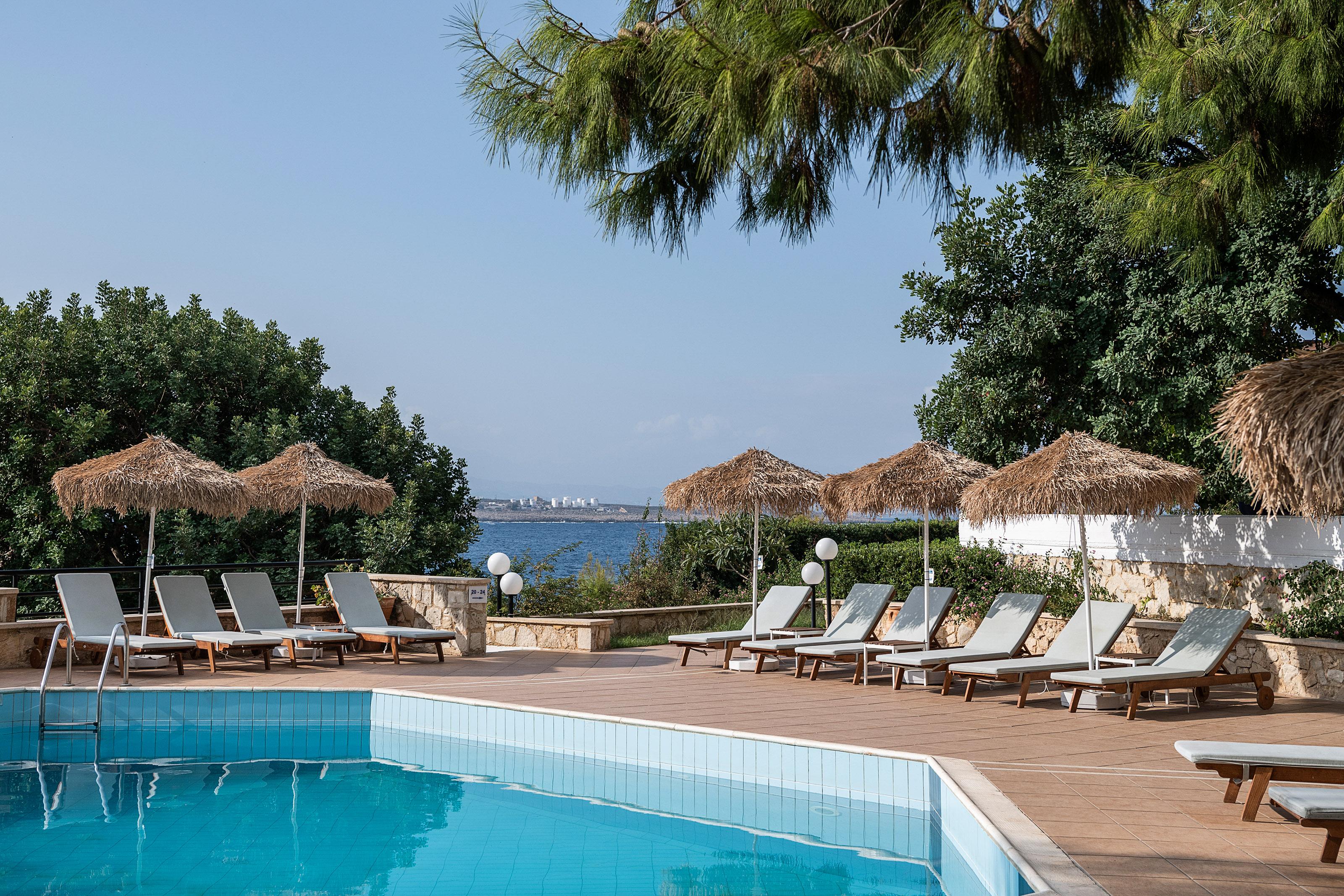 Alianthos Aparthotel 3*