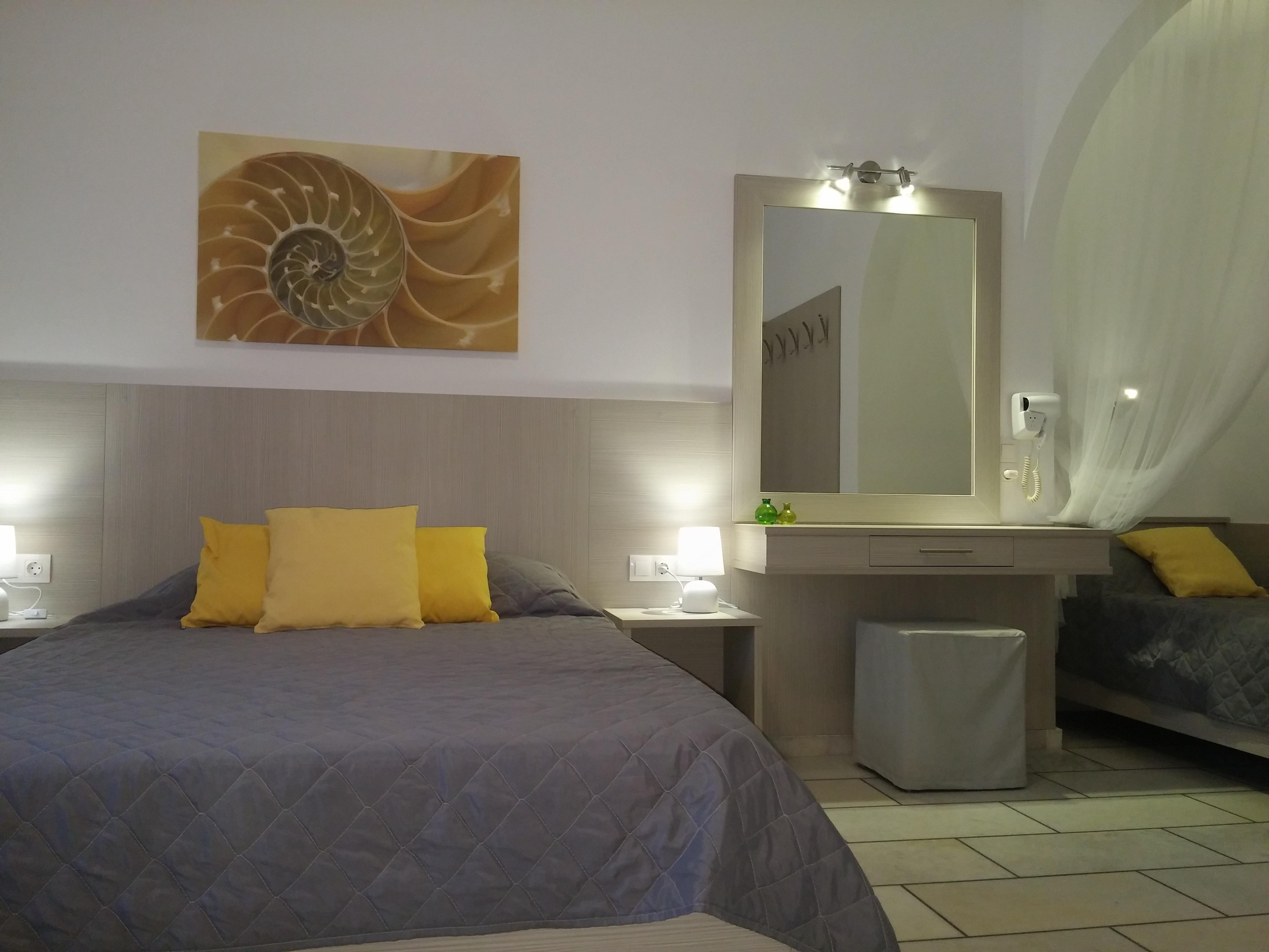 Brother's Hotel Chora (Ios)