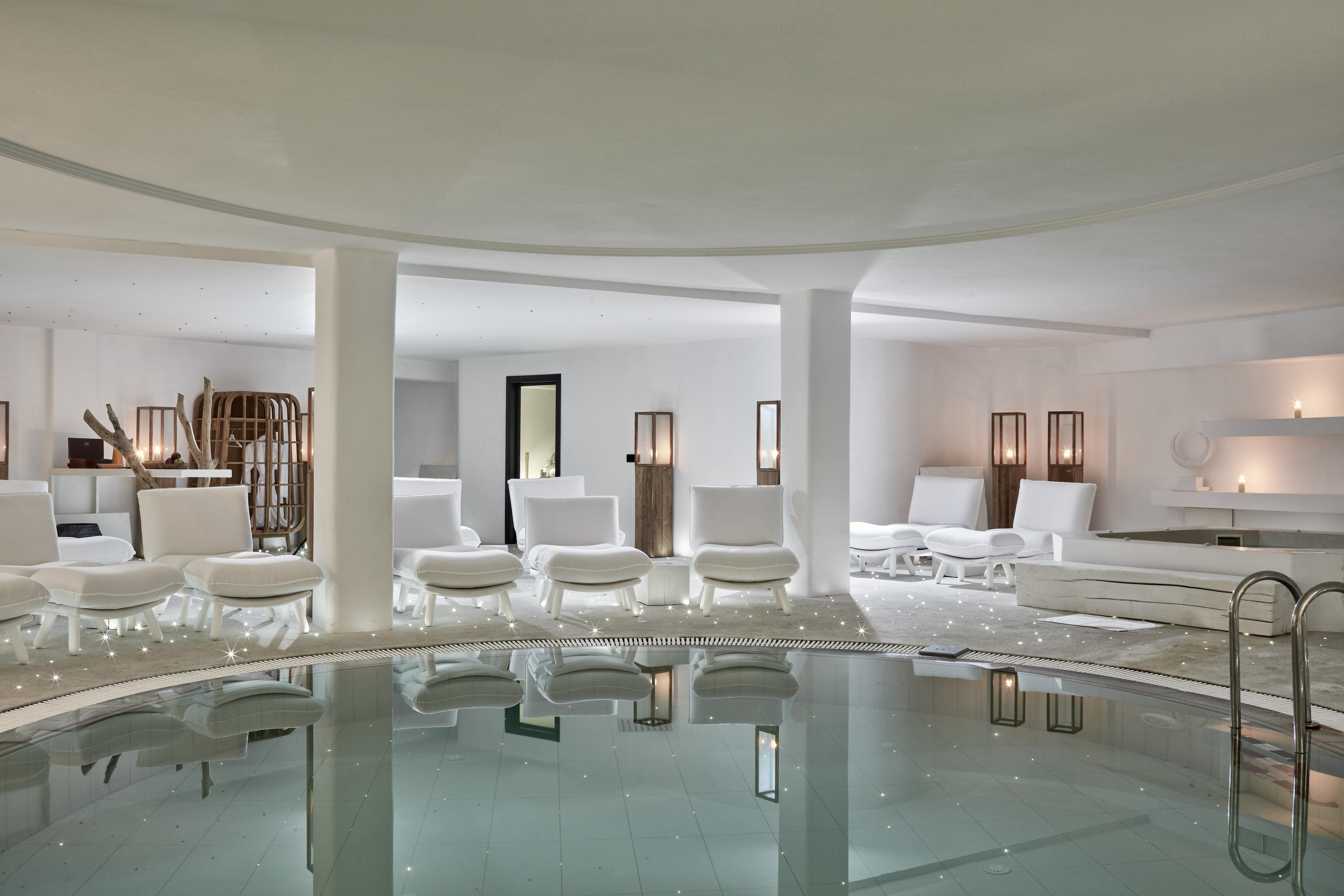 Royal Myconian - Leading Of The World Elia (Mykonos)