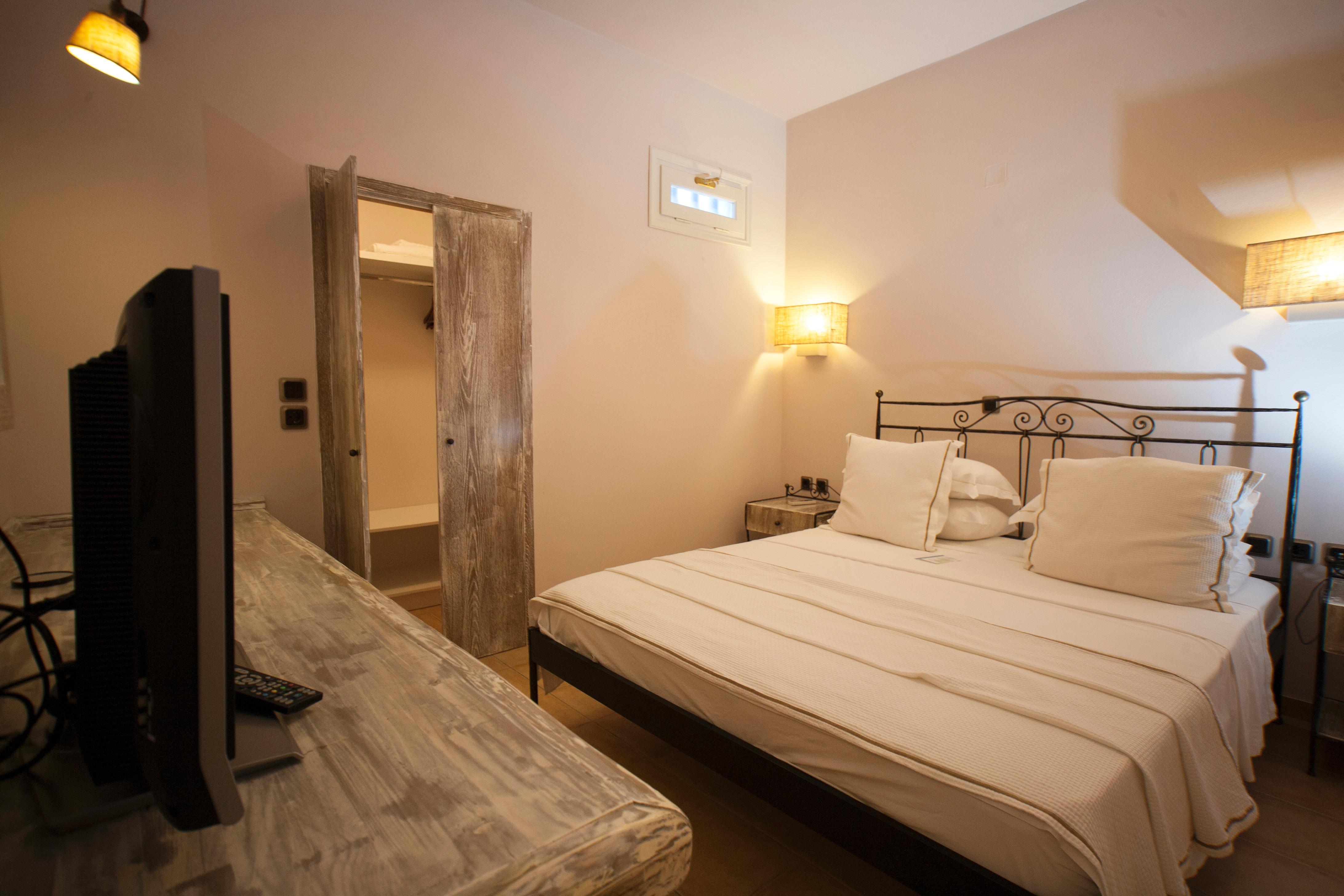 Hotel Ammos Naxos 3*
