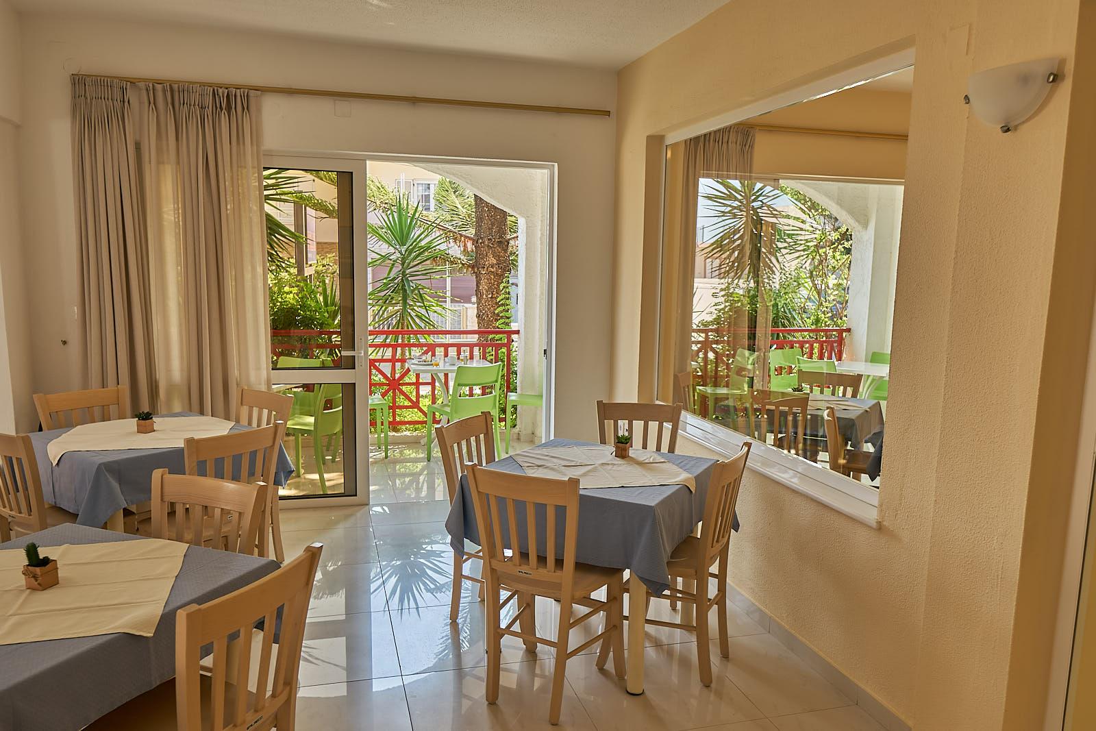 Apollon Aparthotel