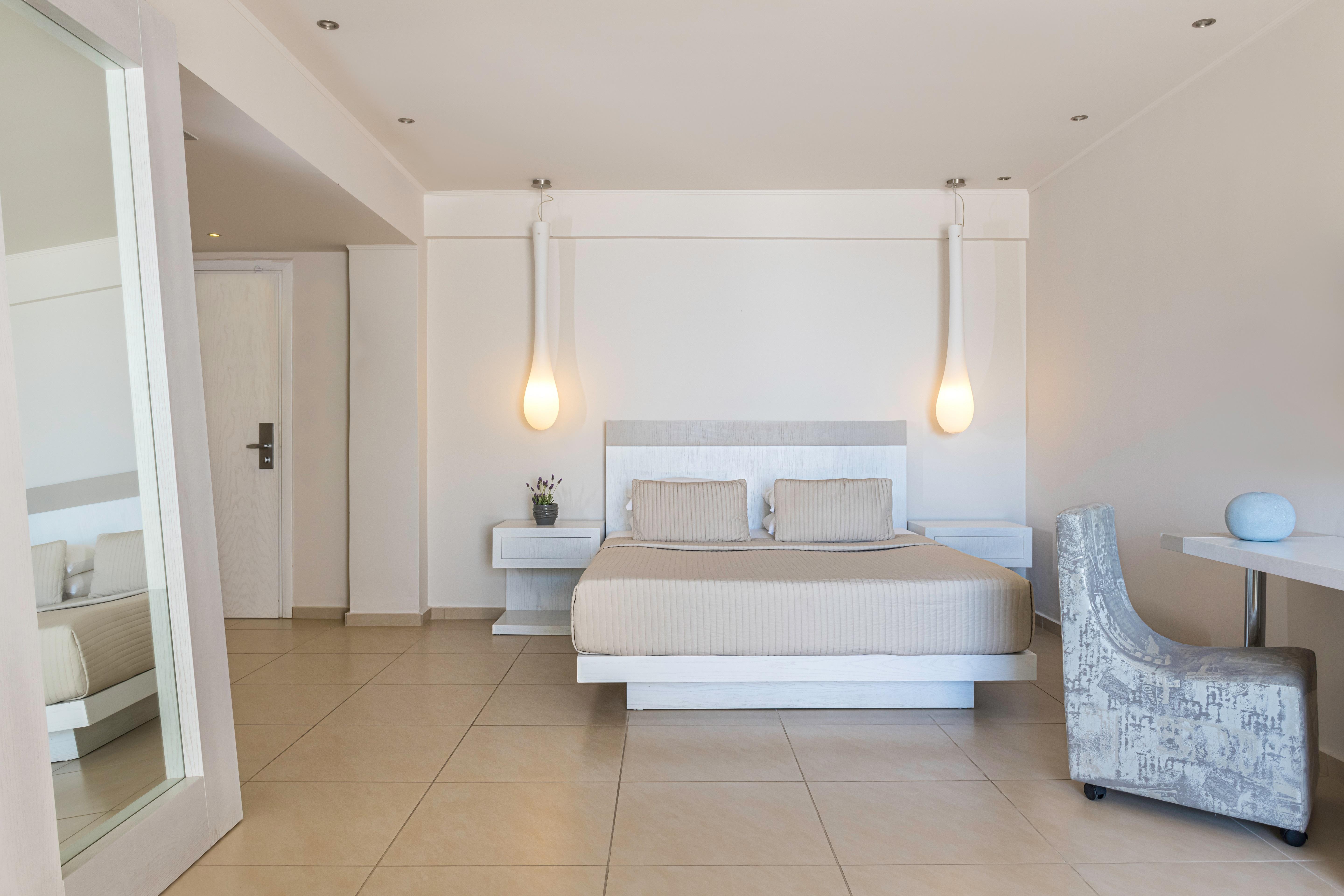 Kassandra Bay Resort, & 5* Katsaros (Skiathos)