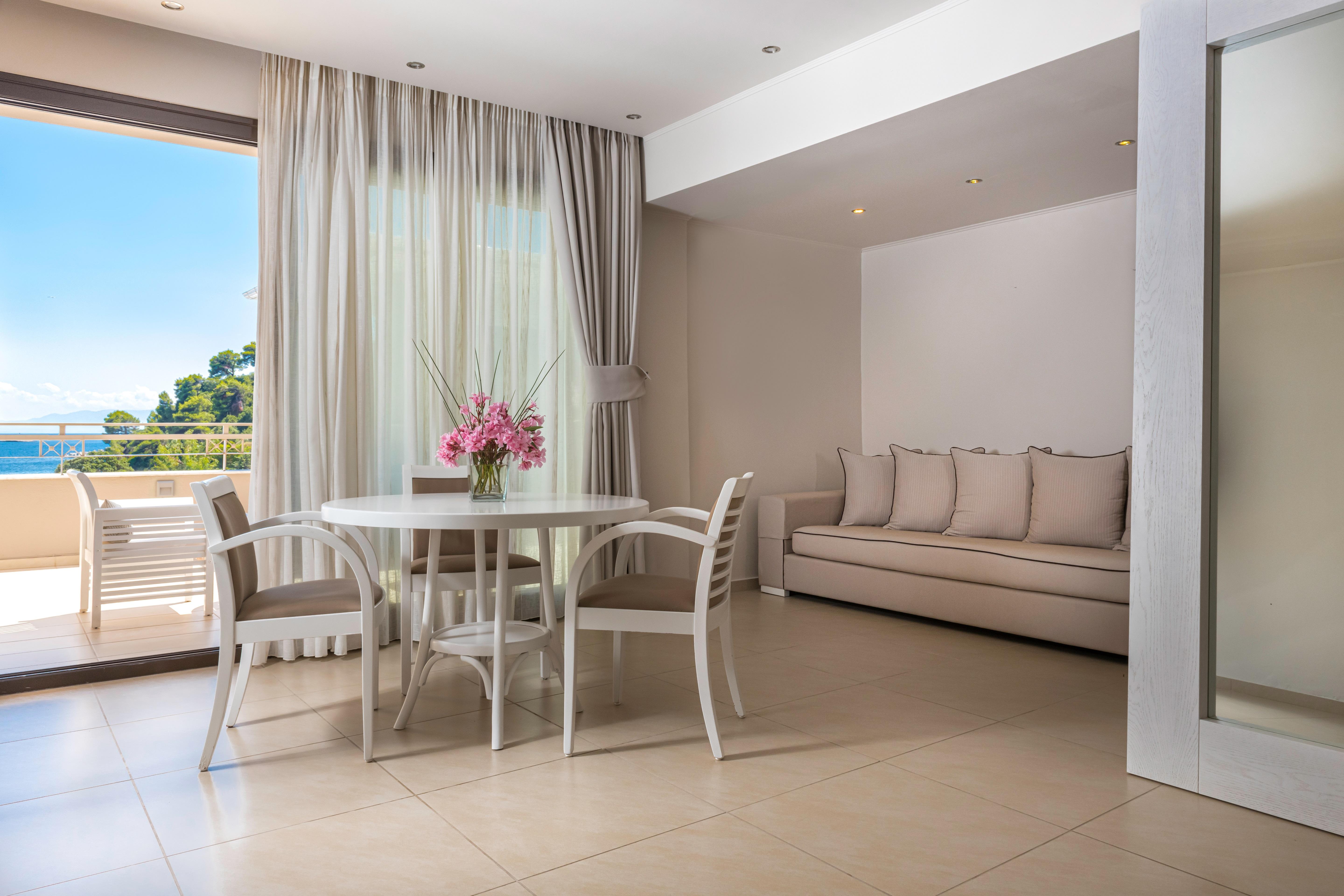 Kassandra Bay Resort, & 5* Katsaros (Skiathos)