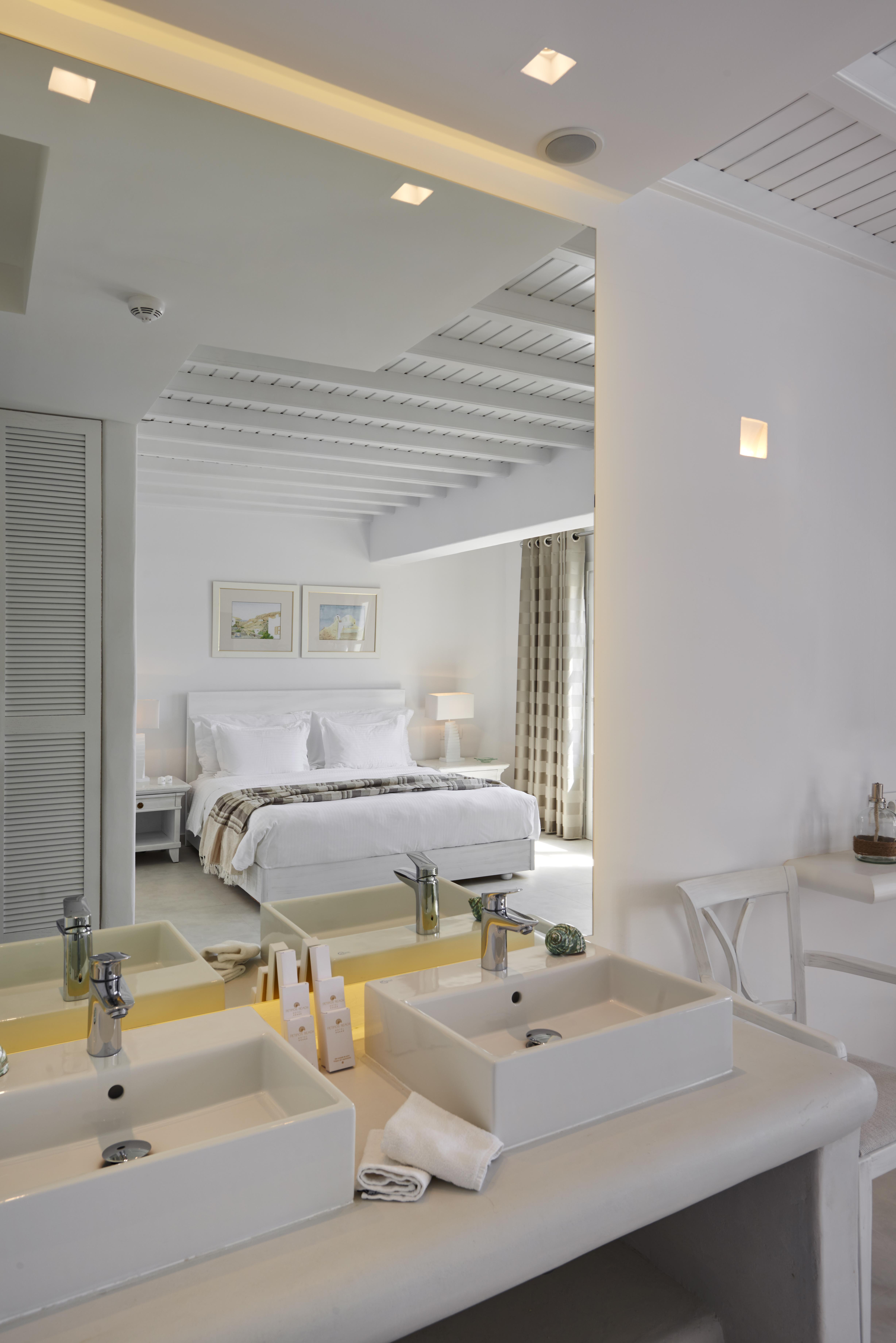 Petinos Hotel 4*