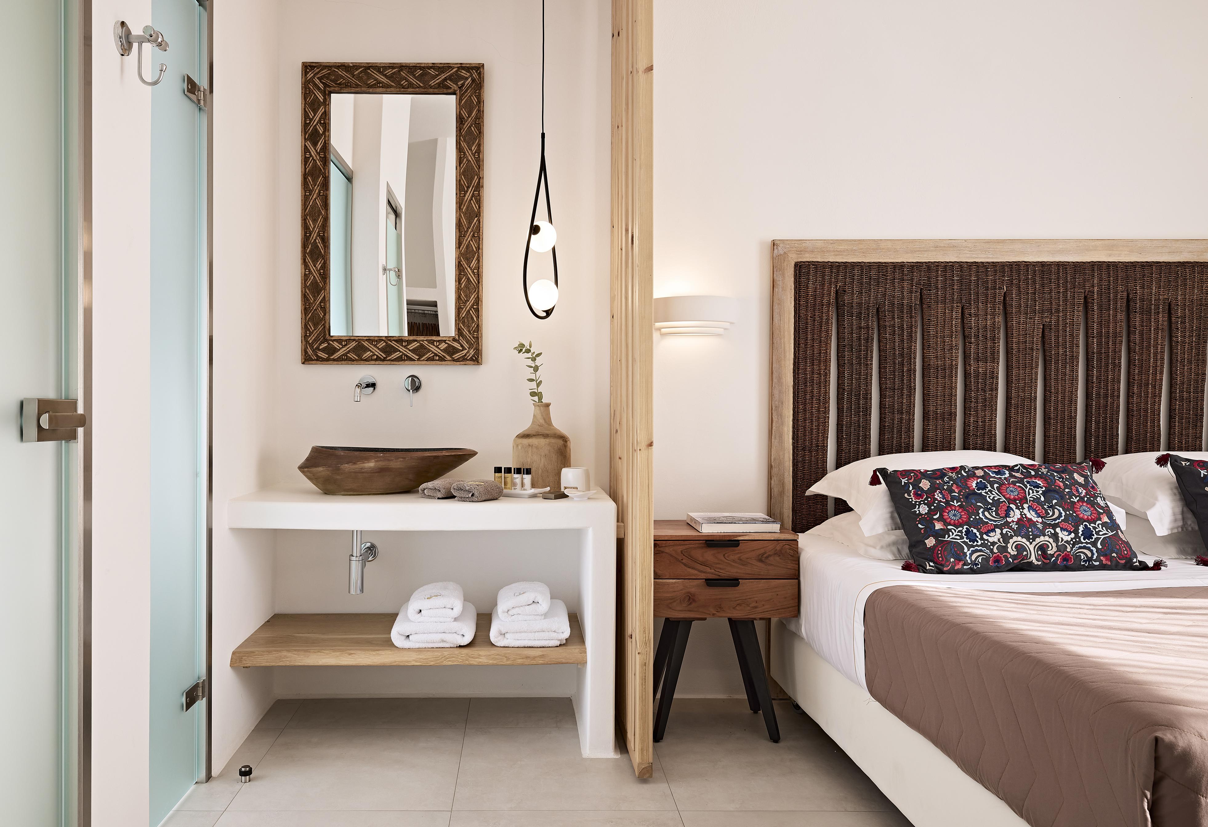 Santa Maria Village & 4* Adamantas (Milos)