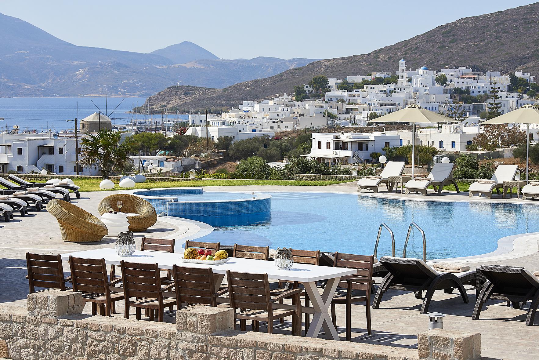 Santa Maria Village & 4* Adamantas (Milos)