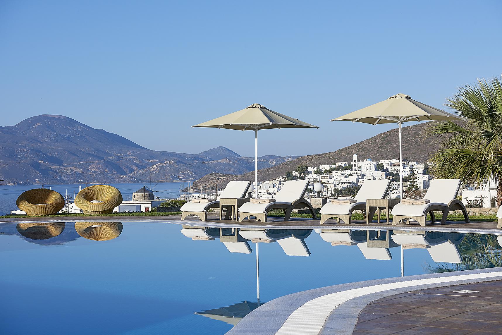 Santa Maria Village & 4* Adamantas (Milos)