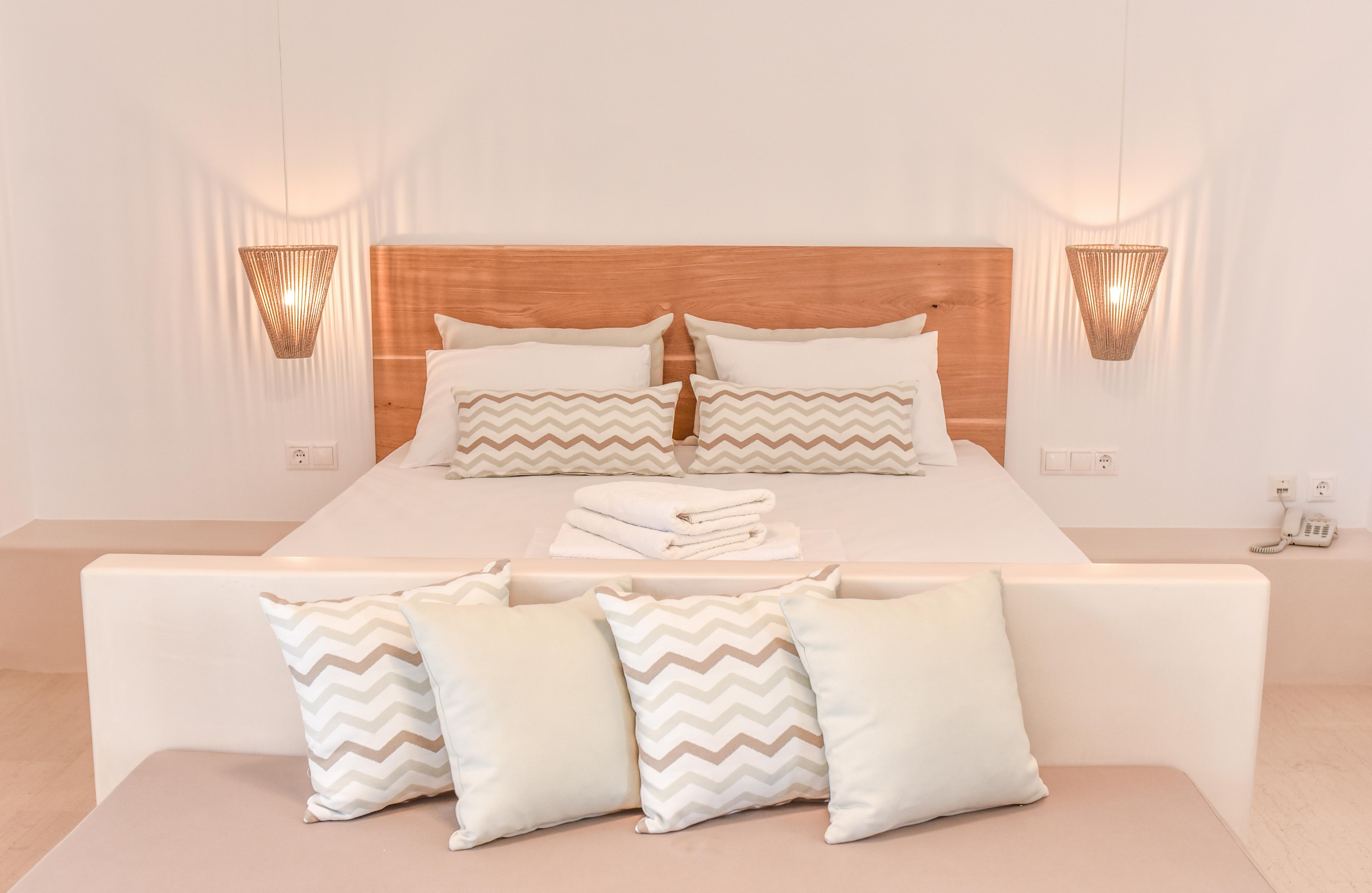 Proteas & Hotel 3*