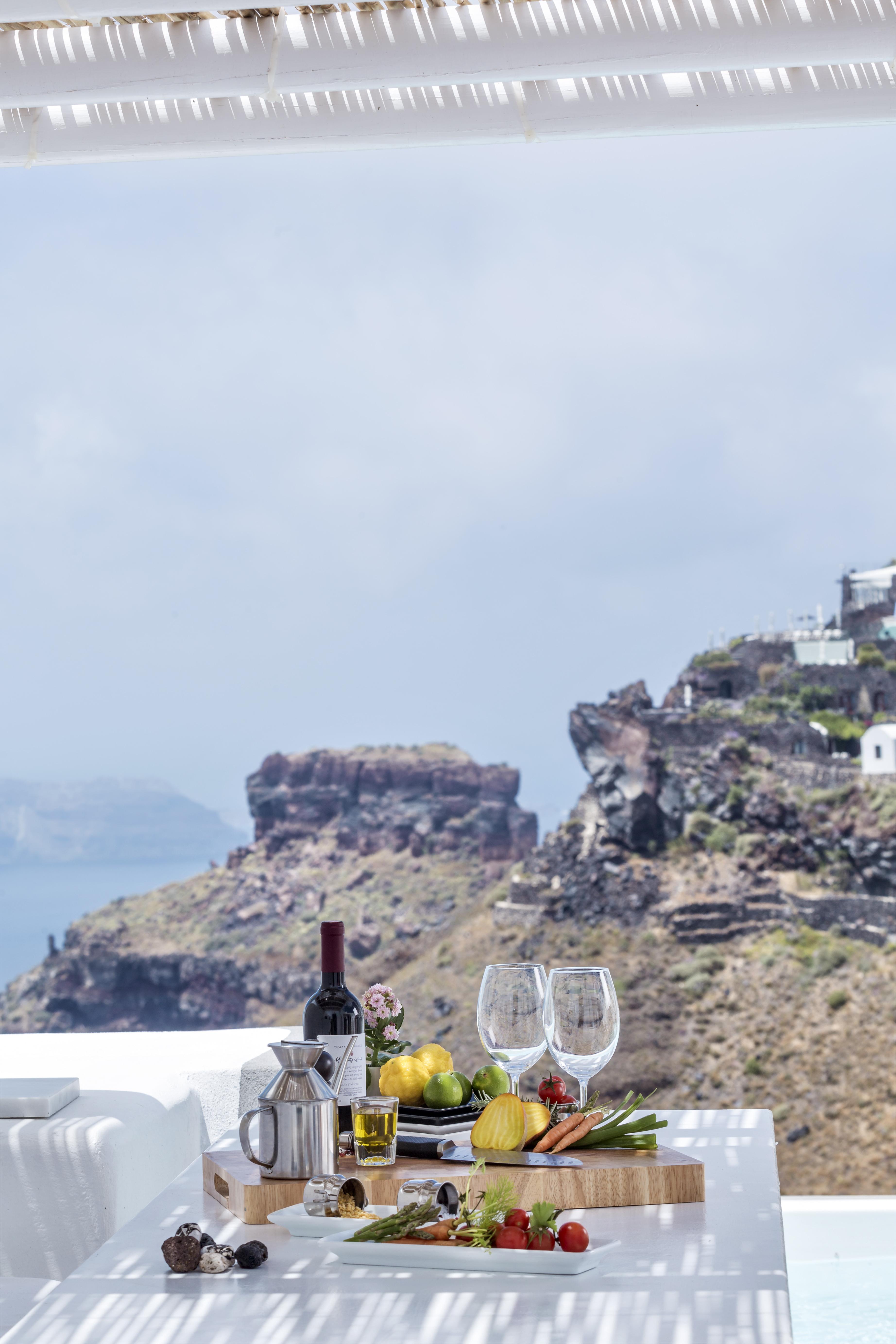 Hotel Katikies Chromata Santorini - The Leading Of The World