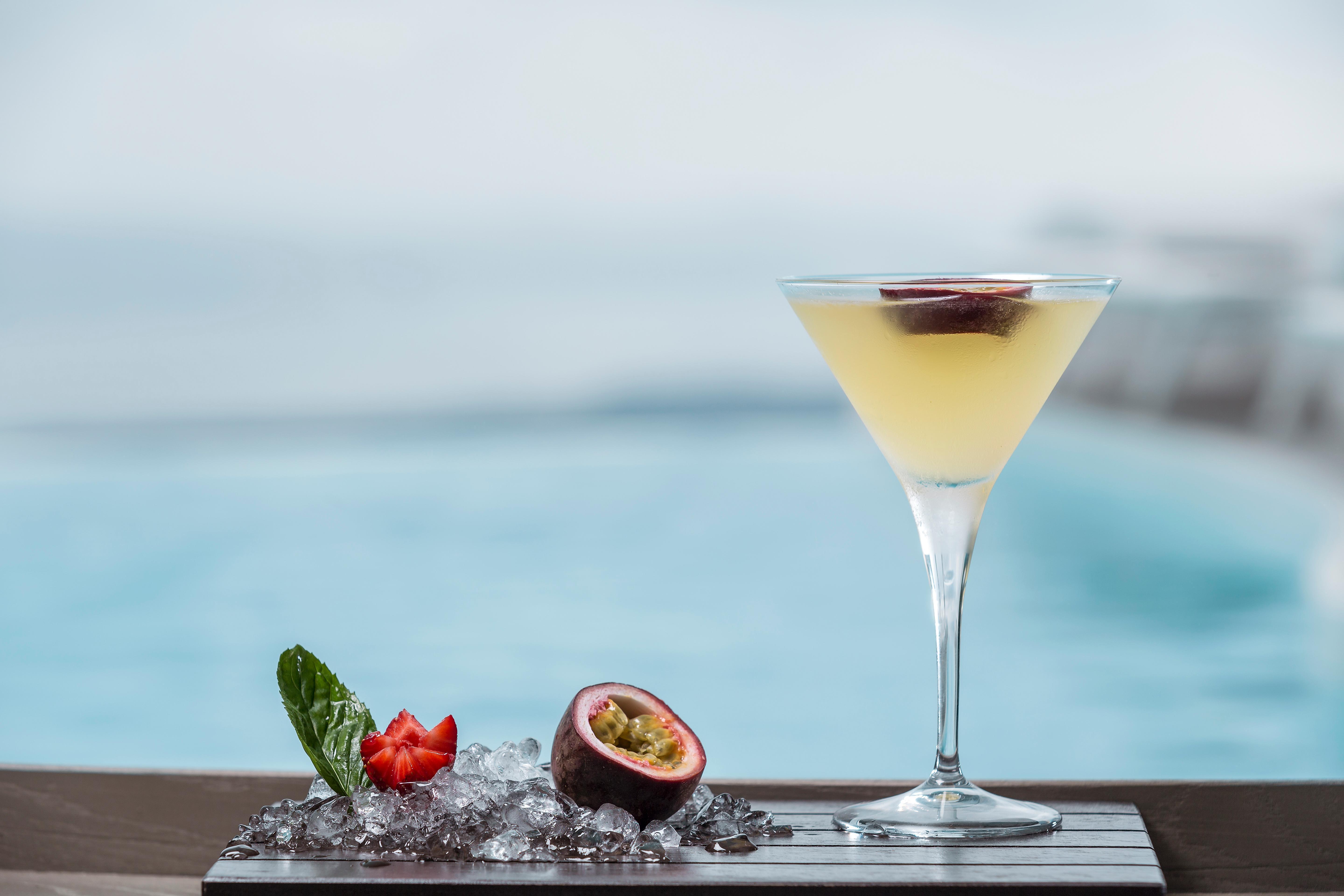 Hotel Katikies Chromata Santorini - The Leading Of The World