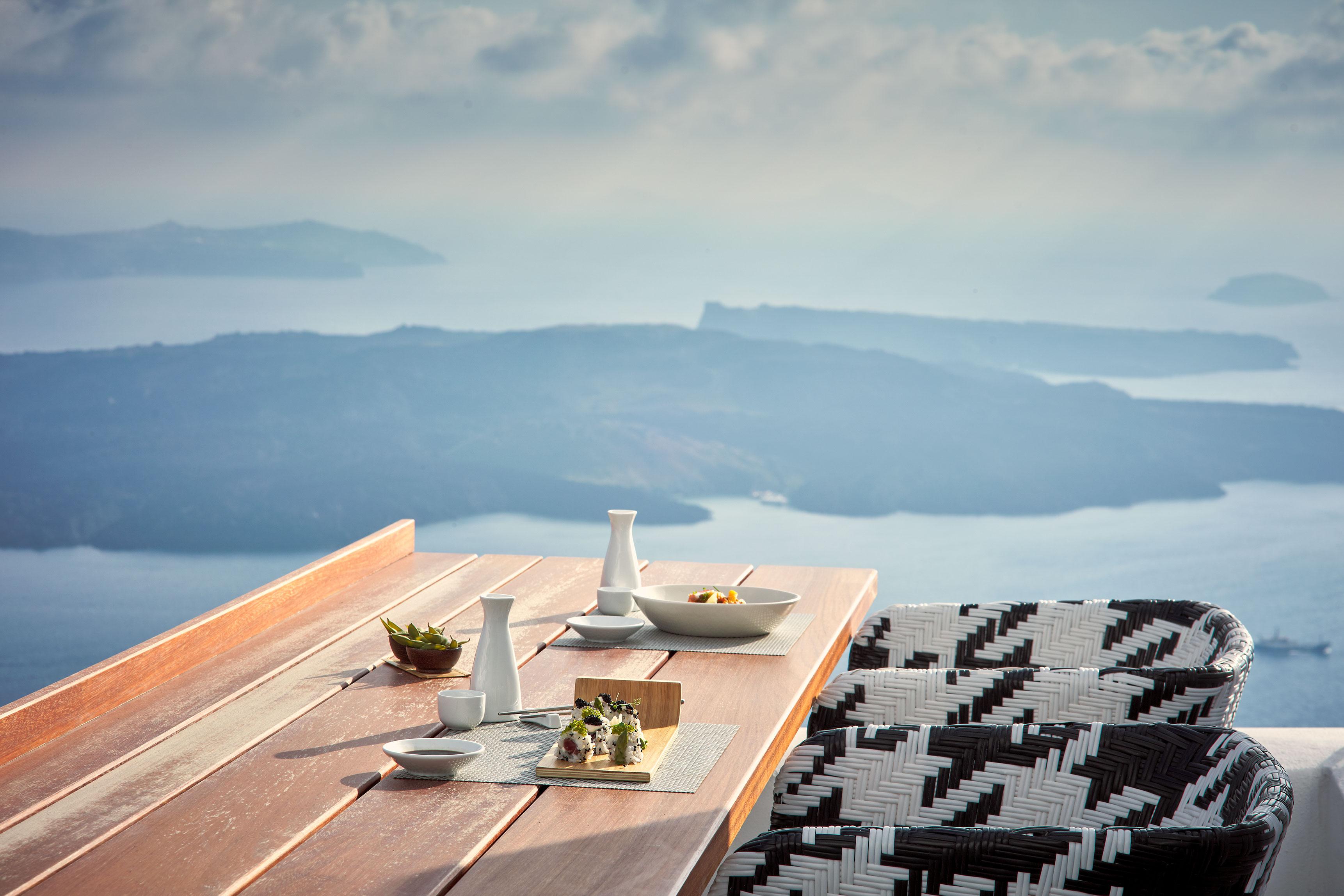 Hotel Katikies Chromata Santorini - The Leading Of The World