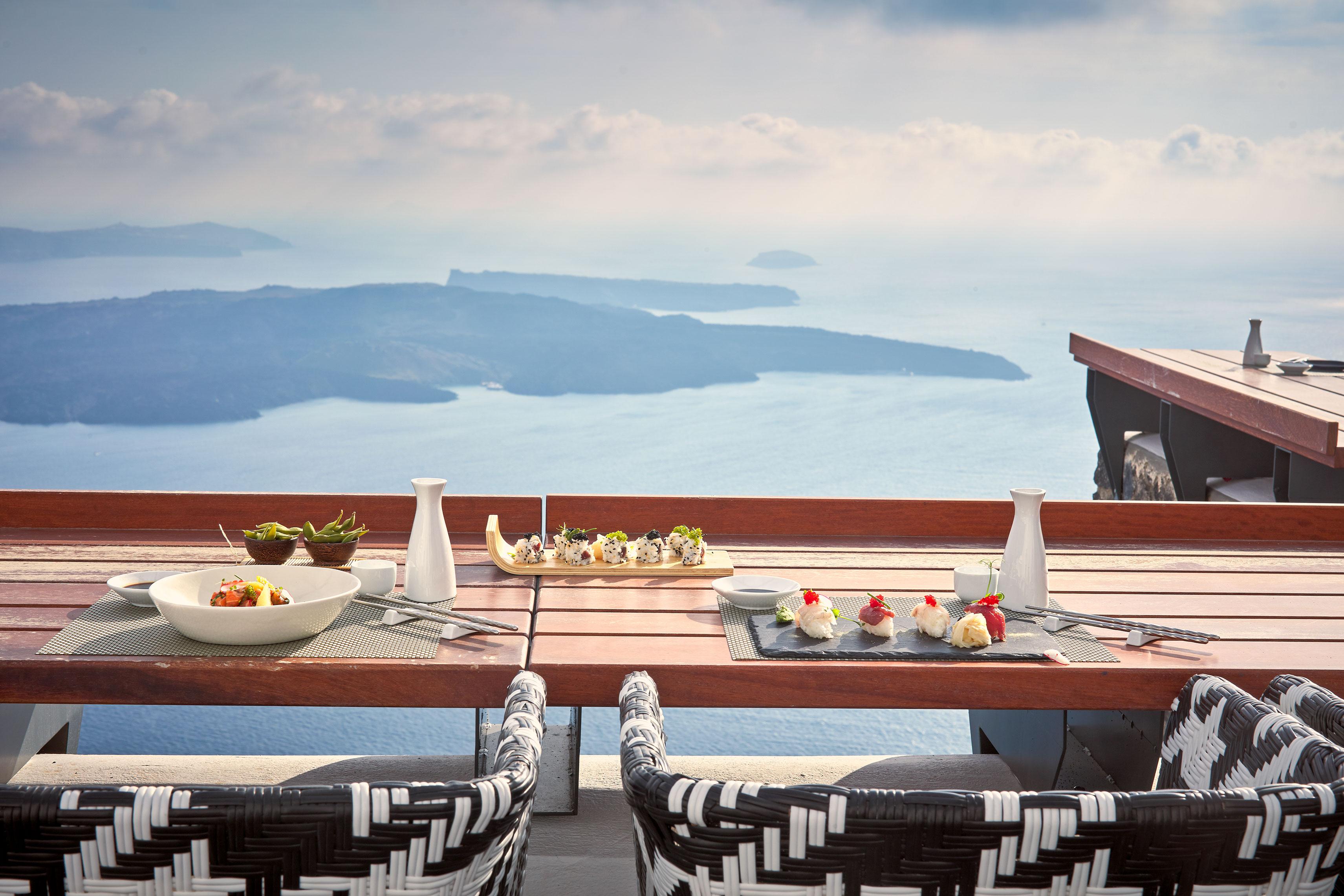 Hotel Katikies Chromata Santorini - The Leading Of The World