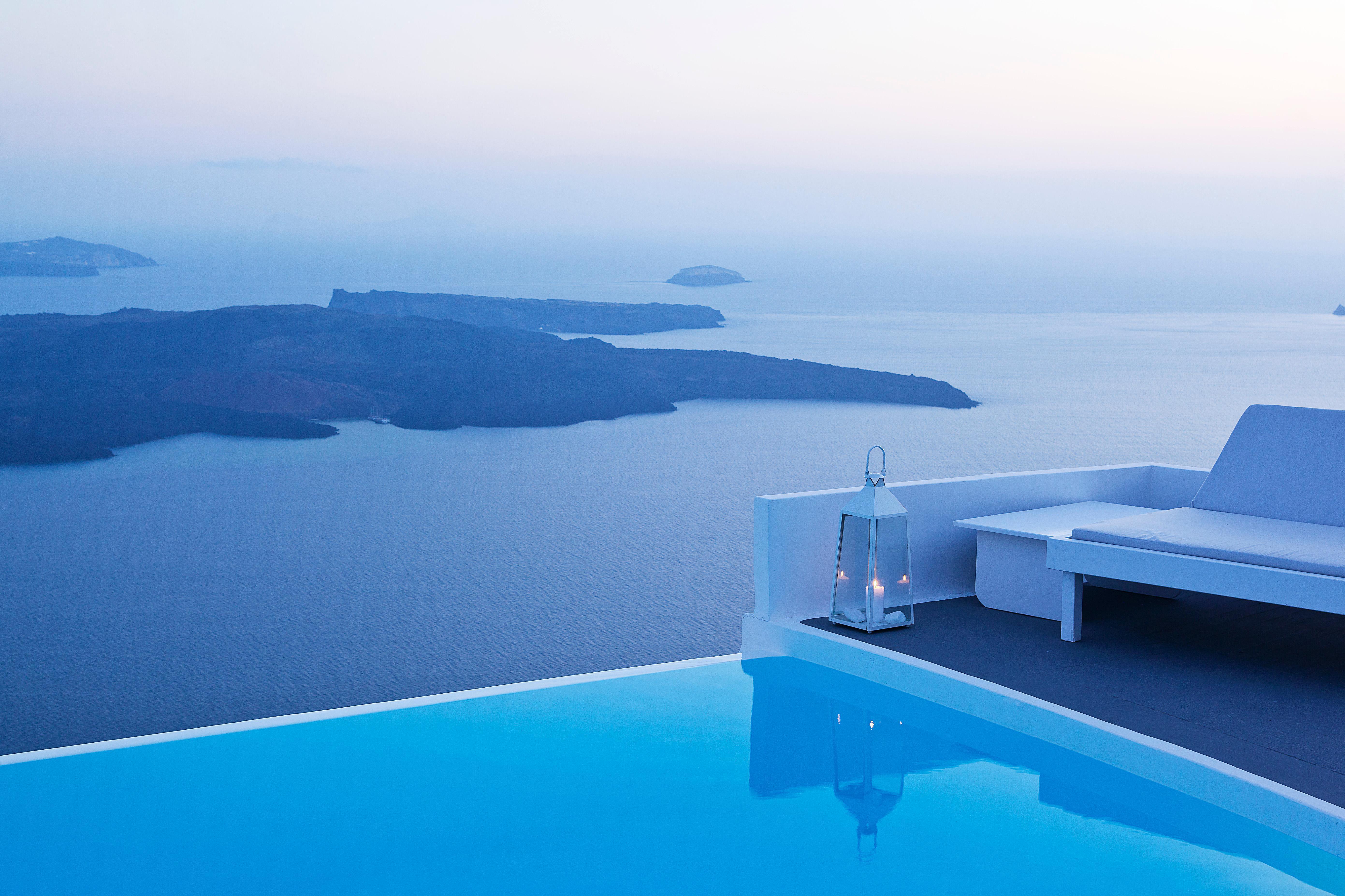 Hotel Katikies Chromata Santorini - The Leading Of The World