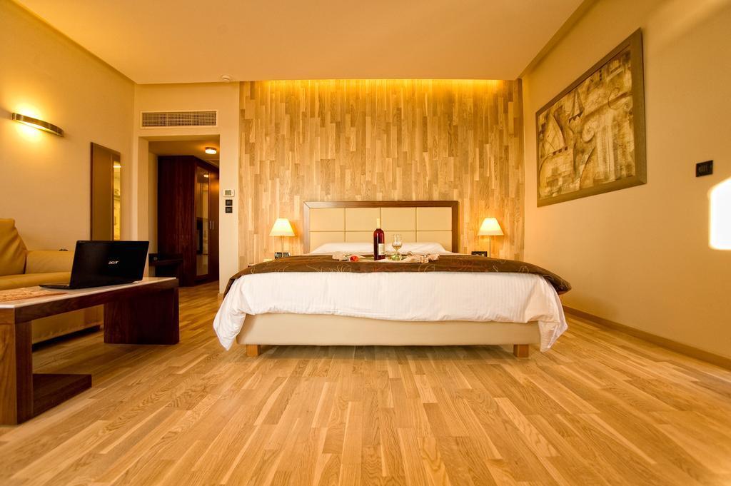 Pharae Palace Hotel