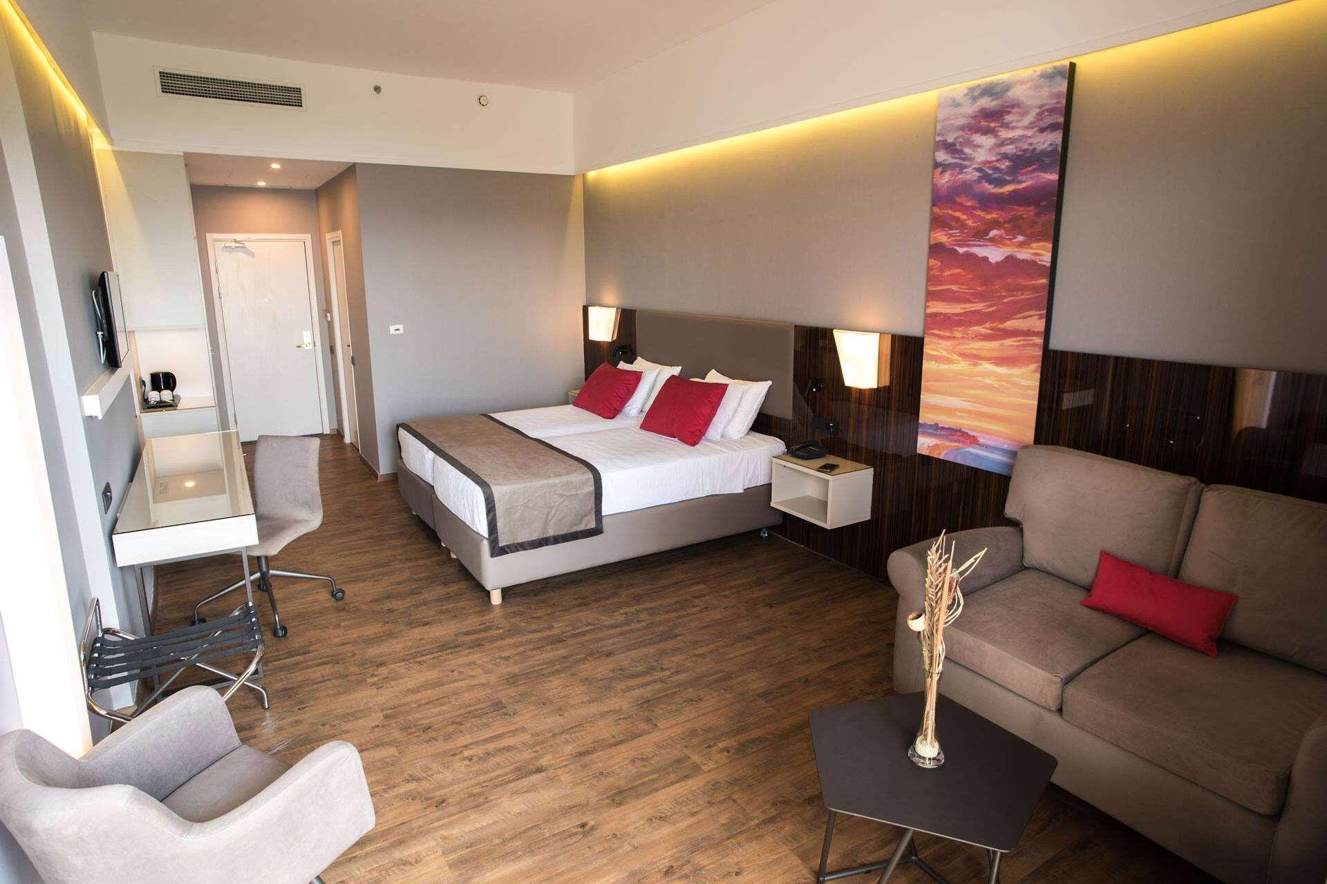 Hotel Ramada Plaza By Wyndham Thraki 5*
