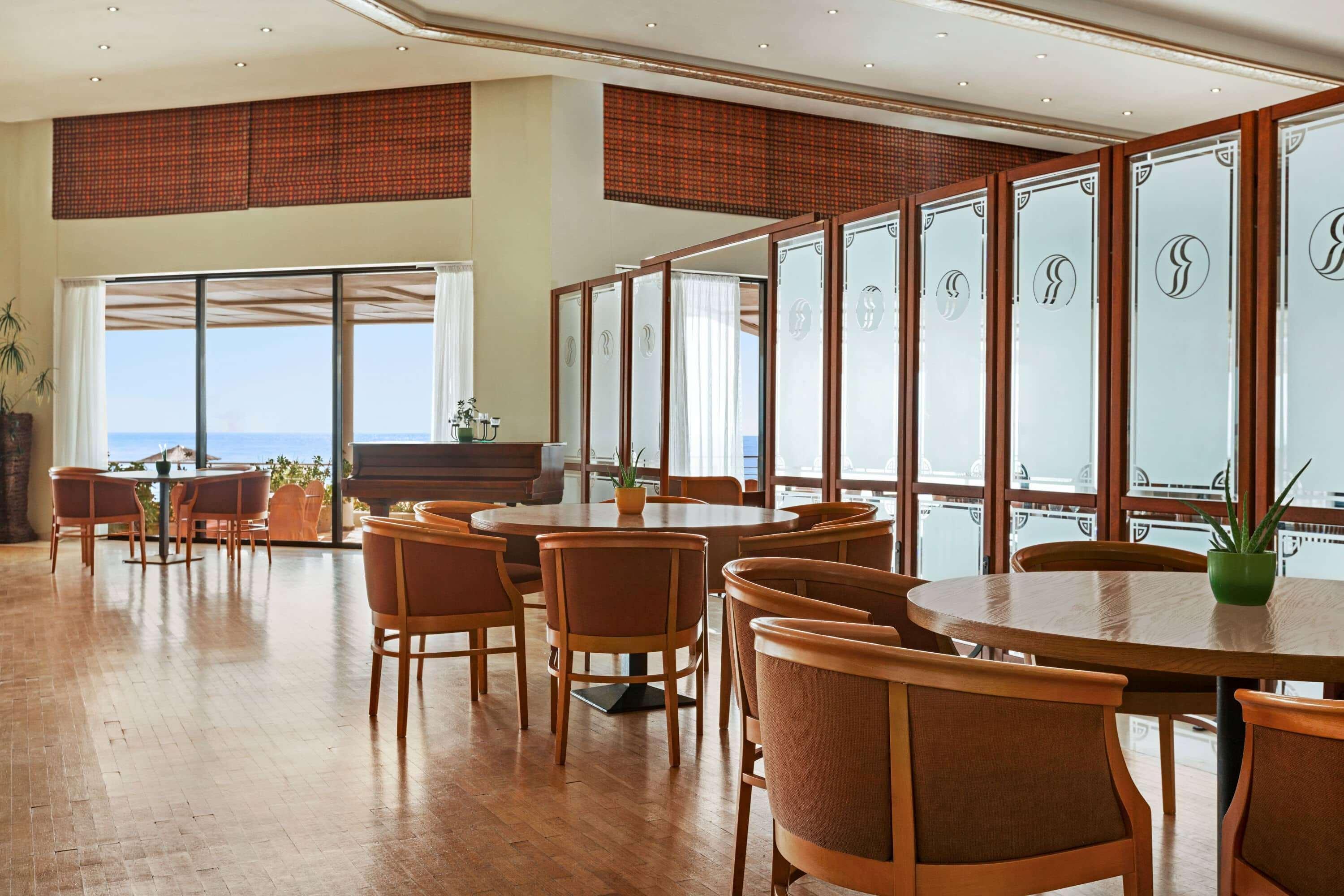 Hotel Ramada Plaza By Wyndham Thraki
