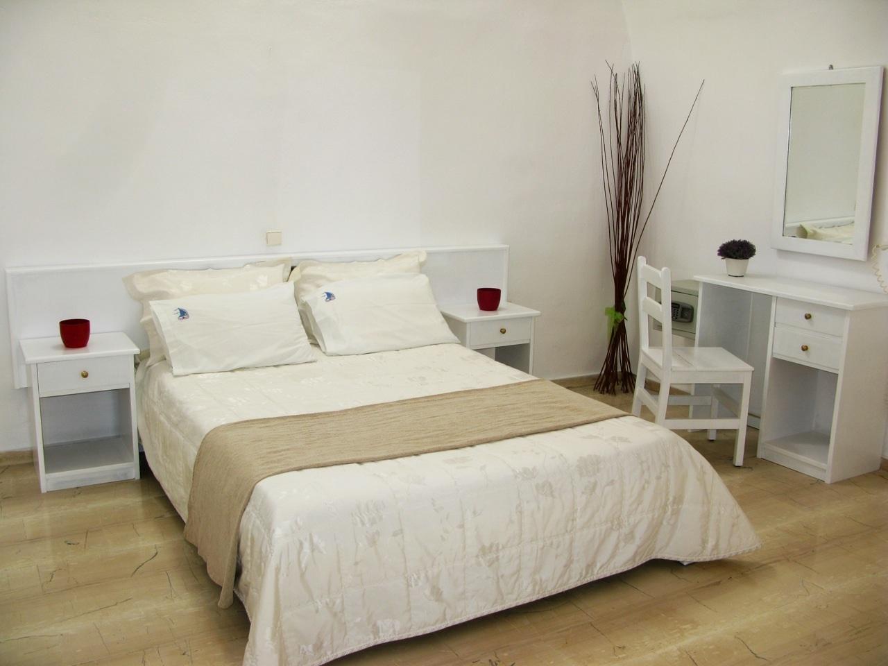 Nomikos Aparthotel Fira (Santorini)