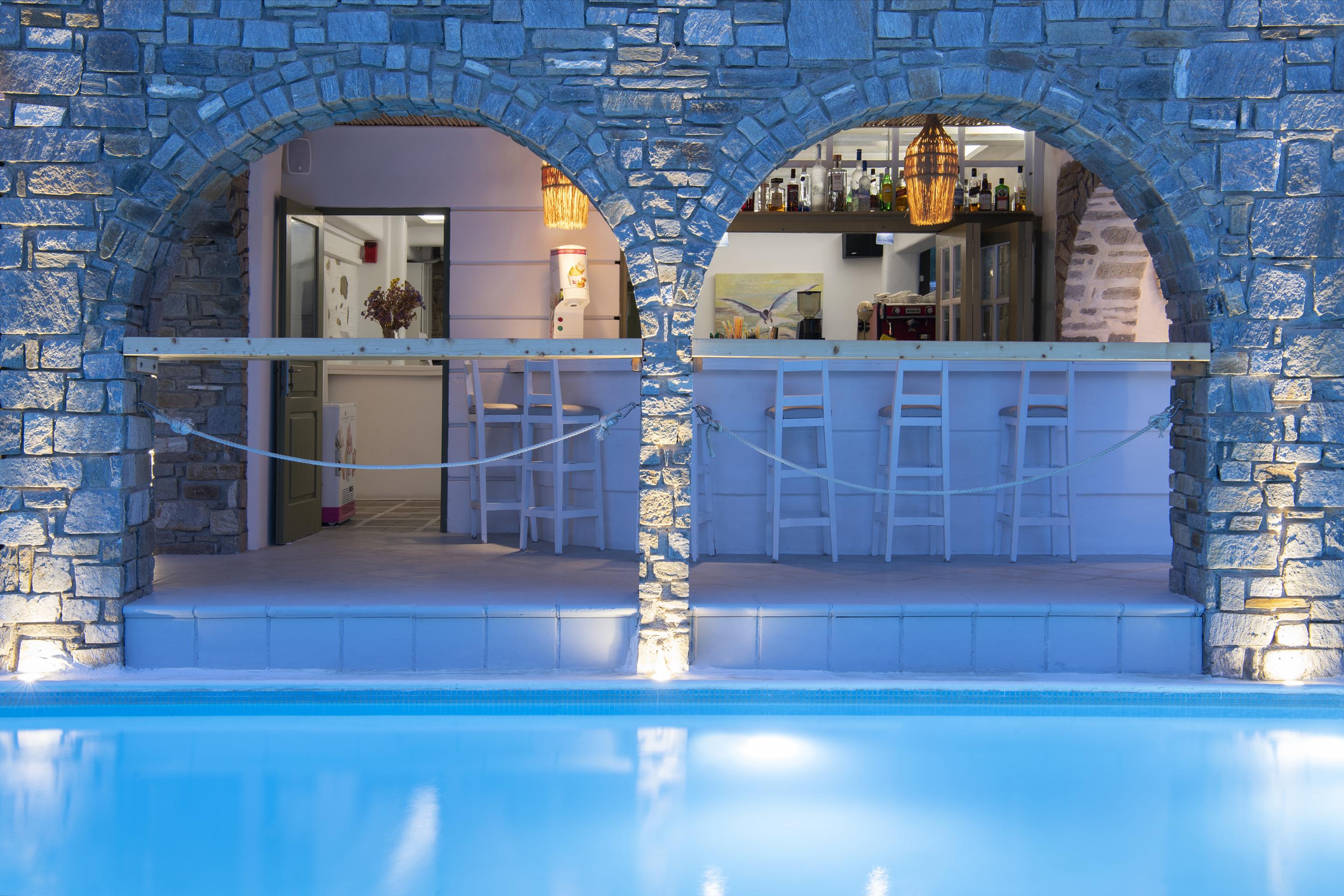 Zefi & Hotel Naousa (Paros)