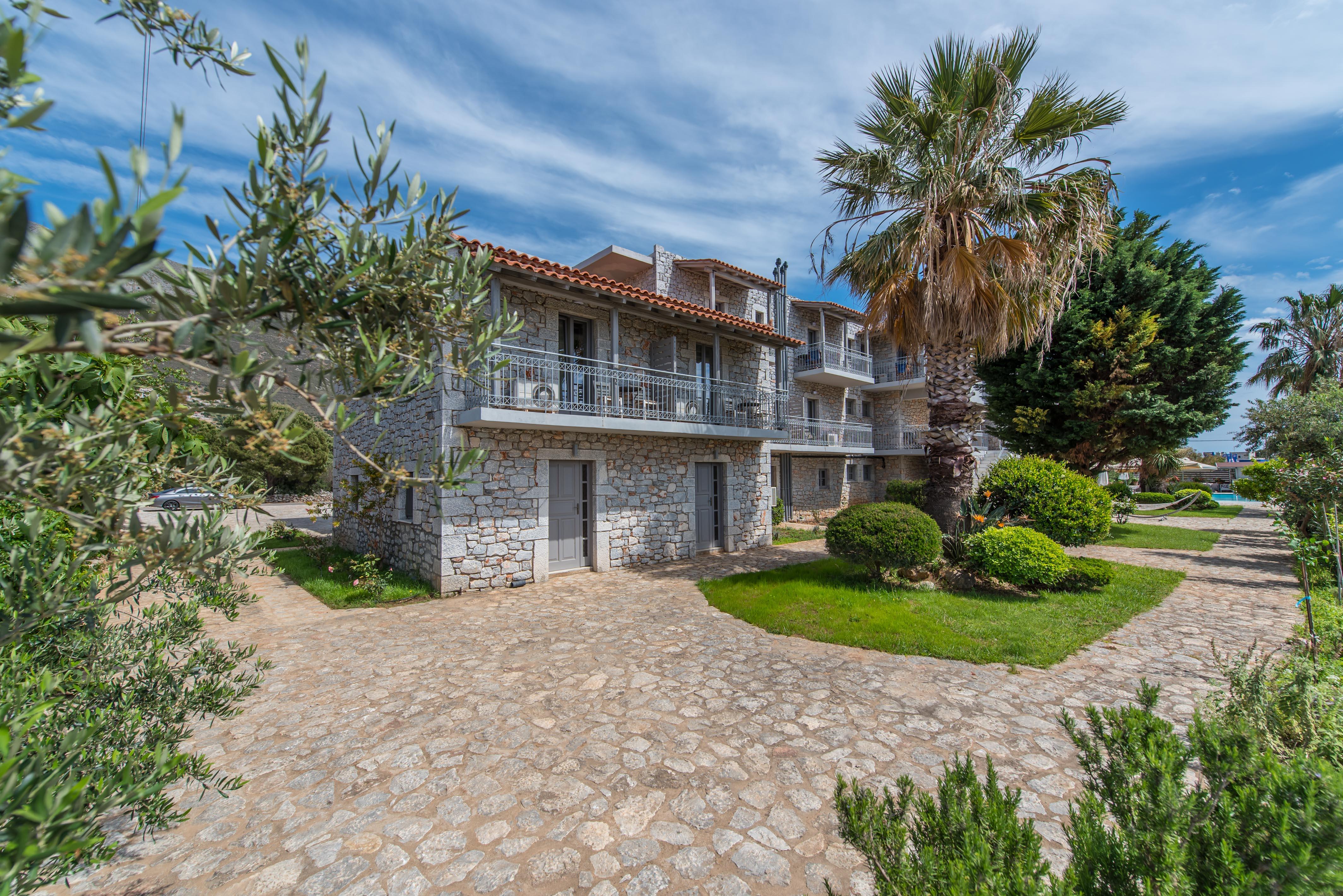 Kastro Maini 3*