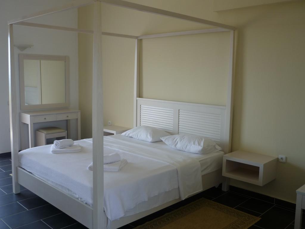 Oasis Kyparissia