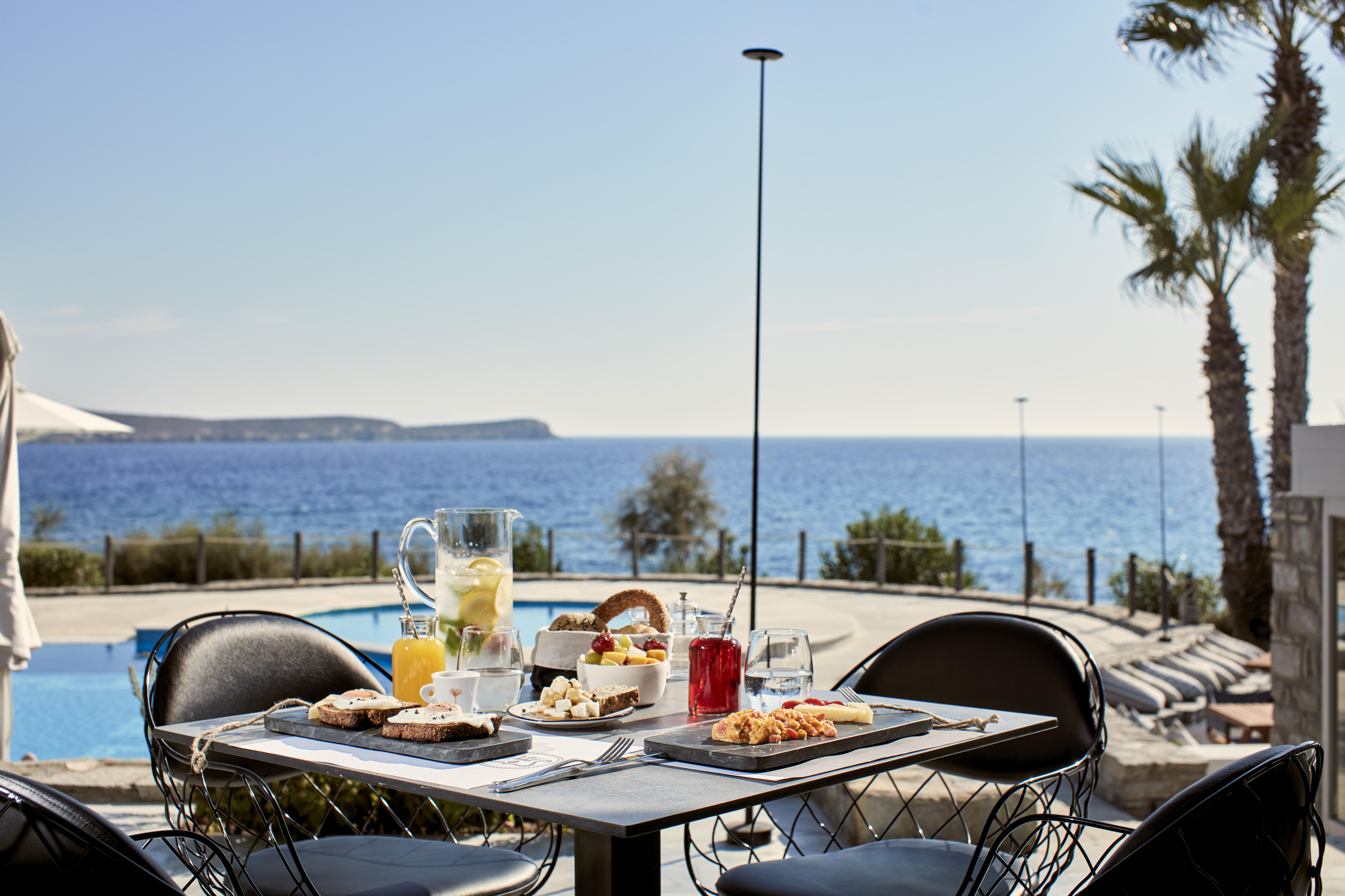 Poseidon Of Paros & 5* Chrisi Akti (Paros)