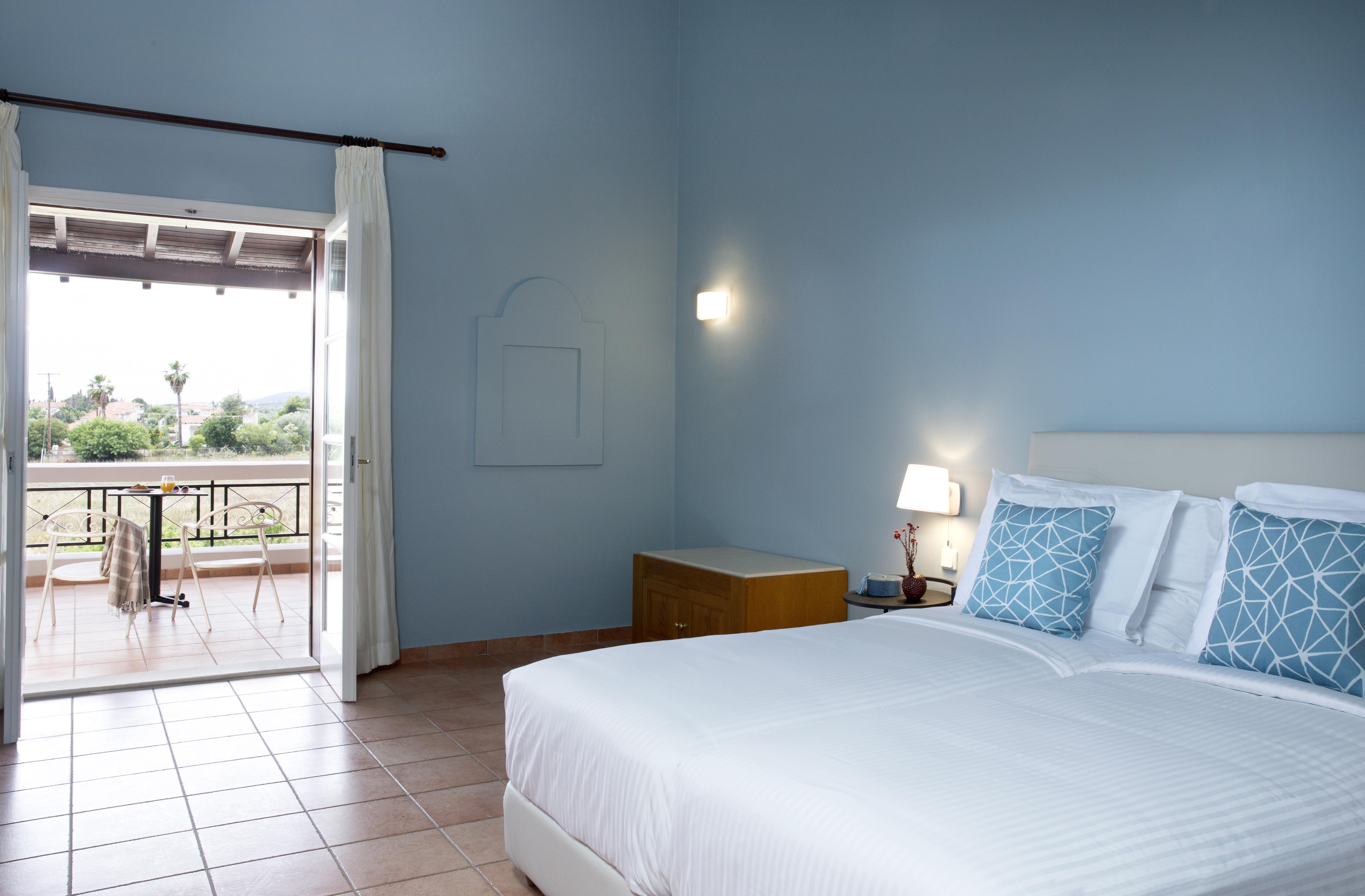Hotel & 4*
