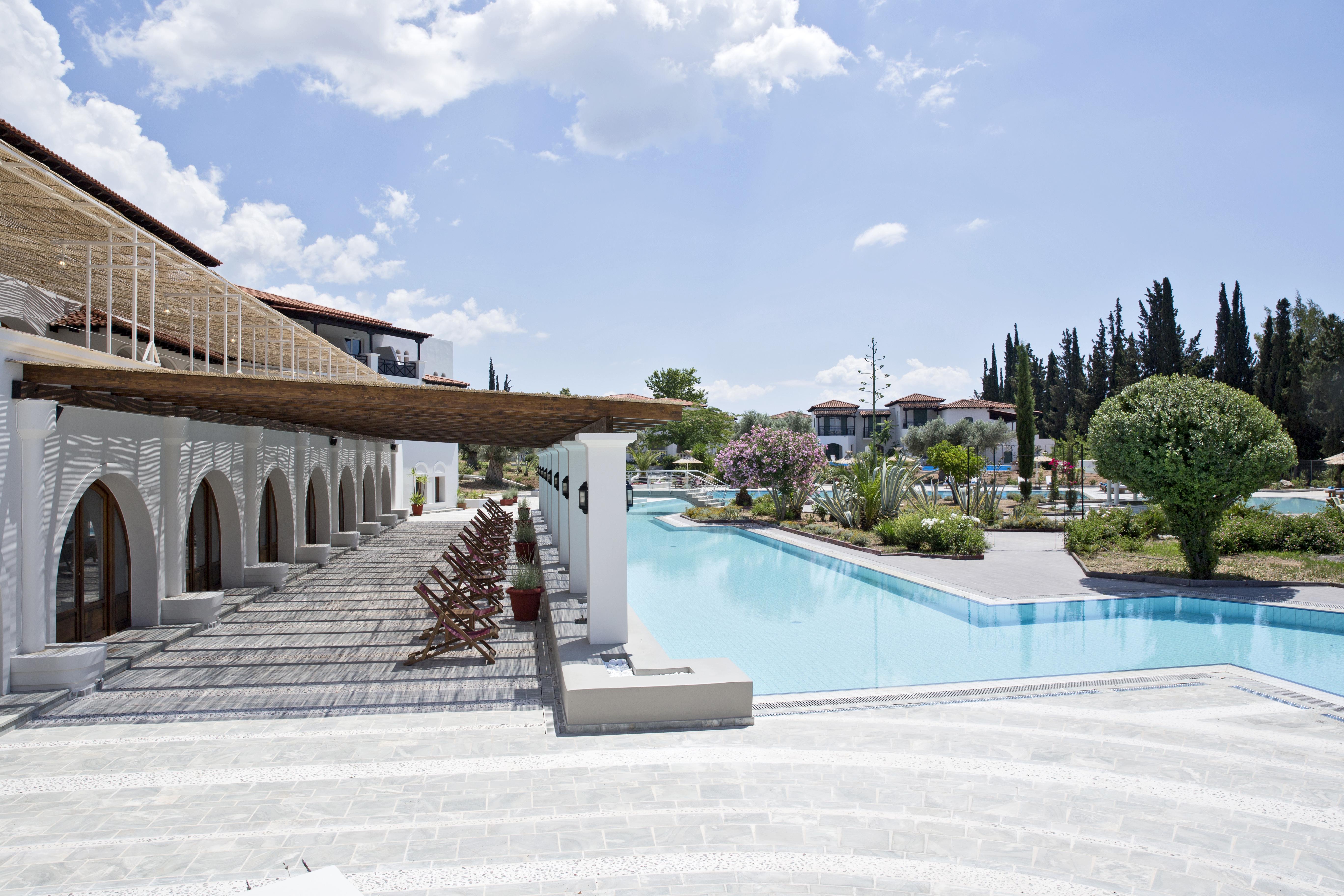 & 4* Eretria (Evia)