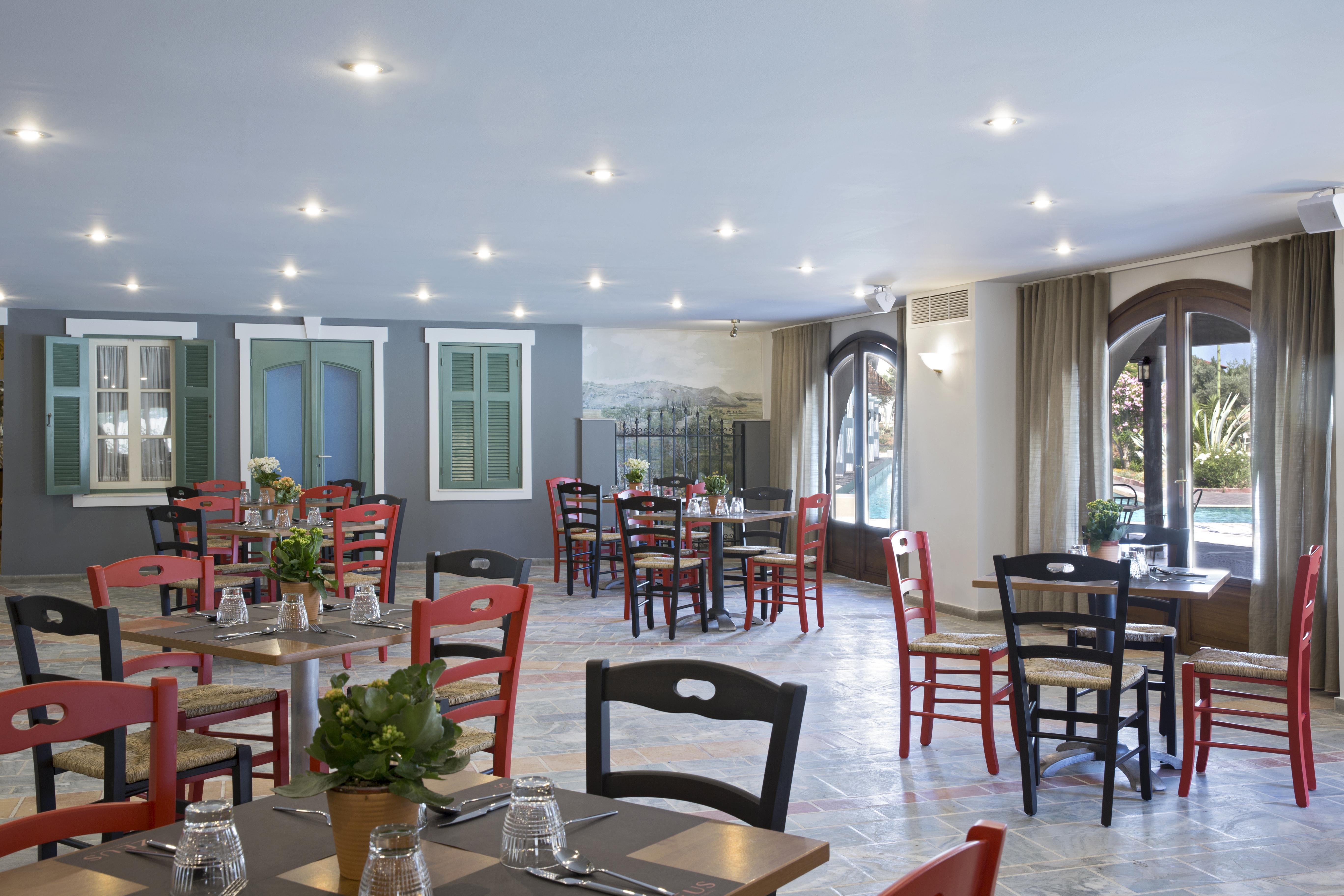 Hotel & Eretria (Evia)