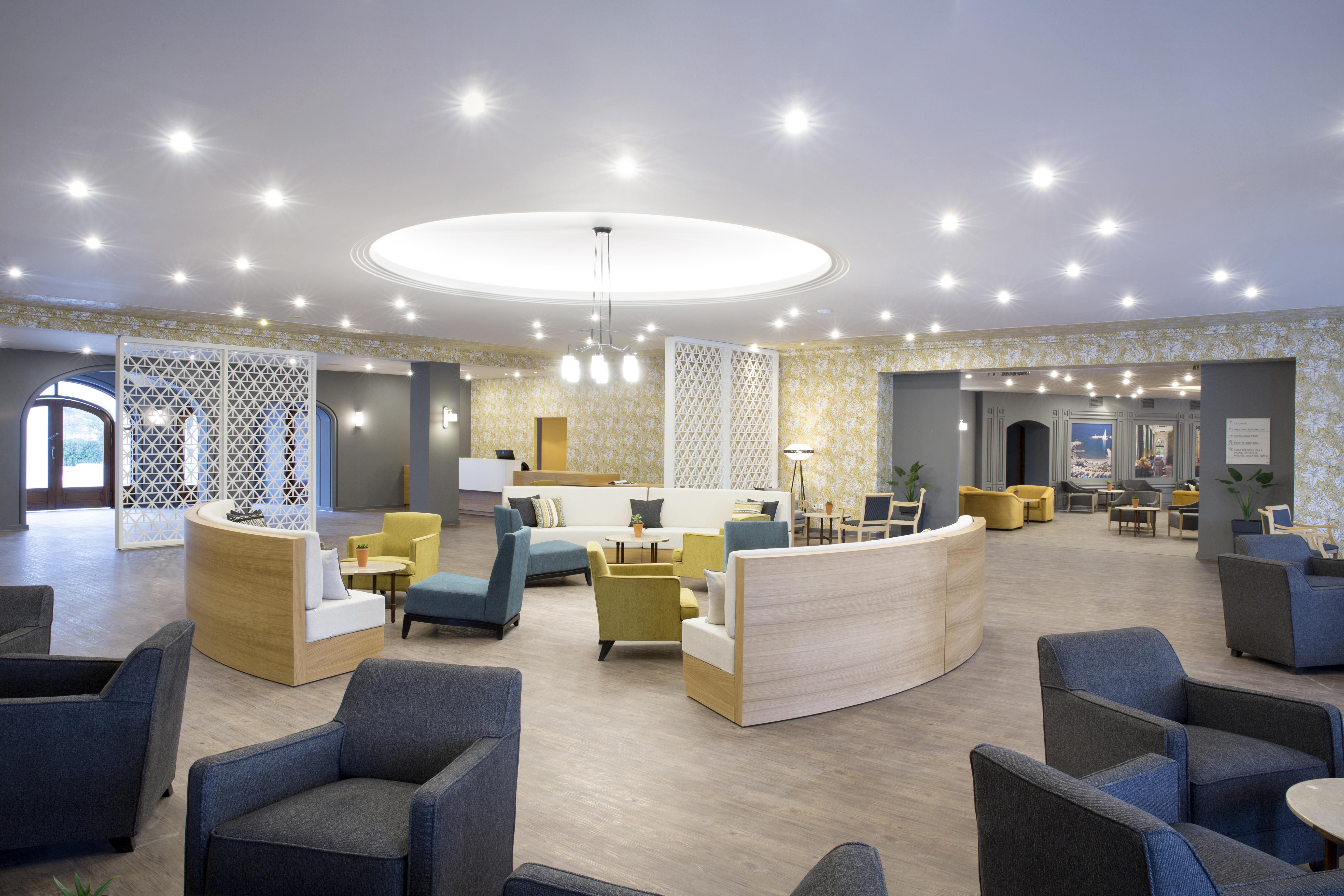 Hotel &