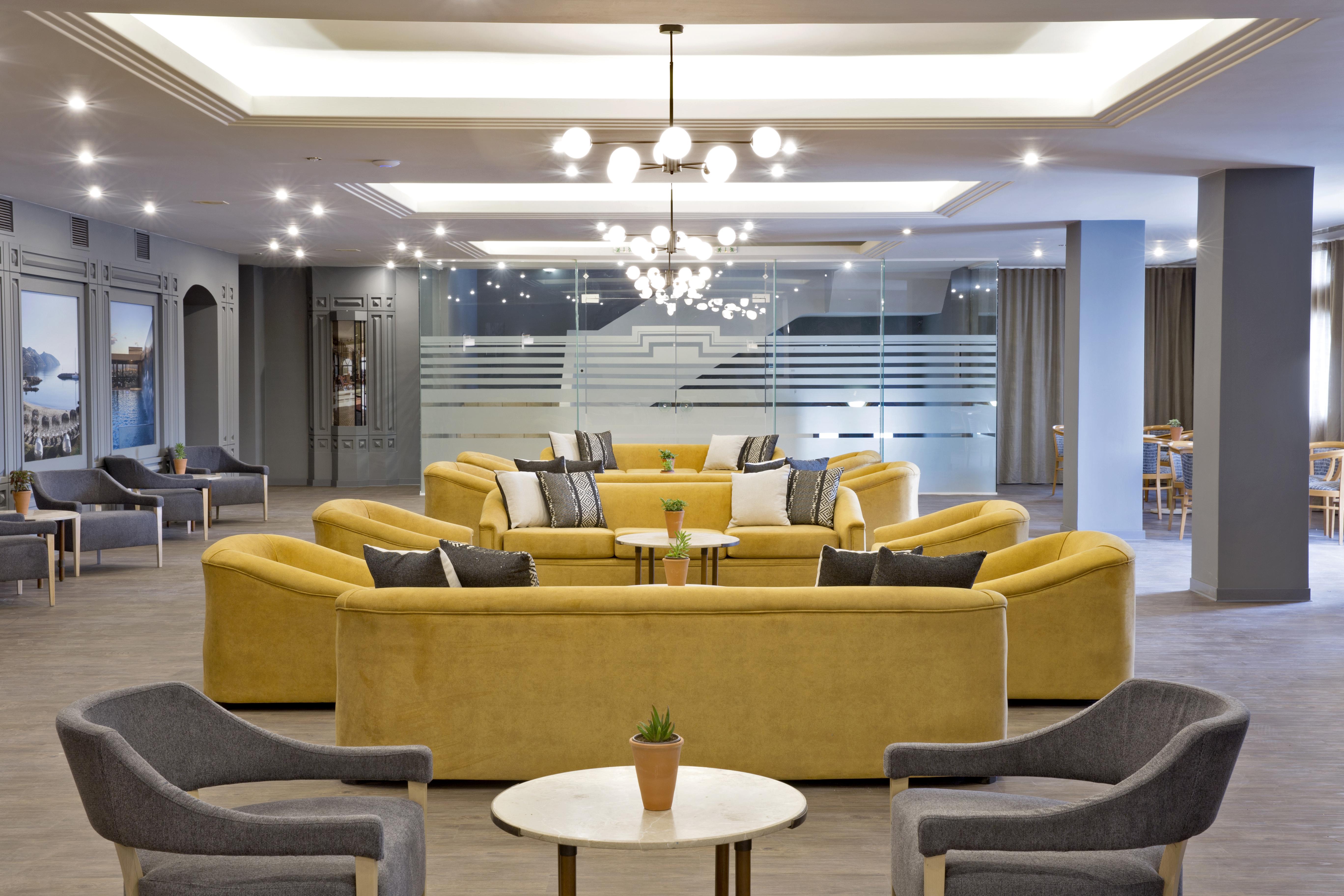 Hotel & 4*