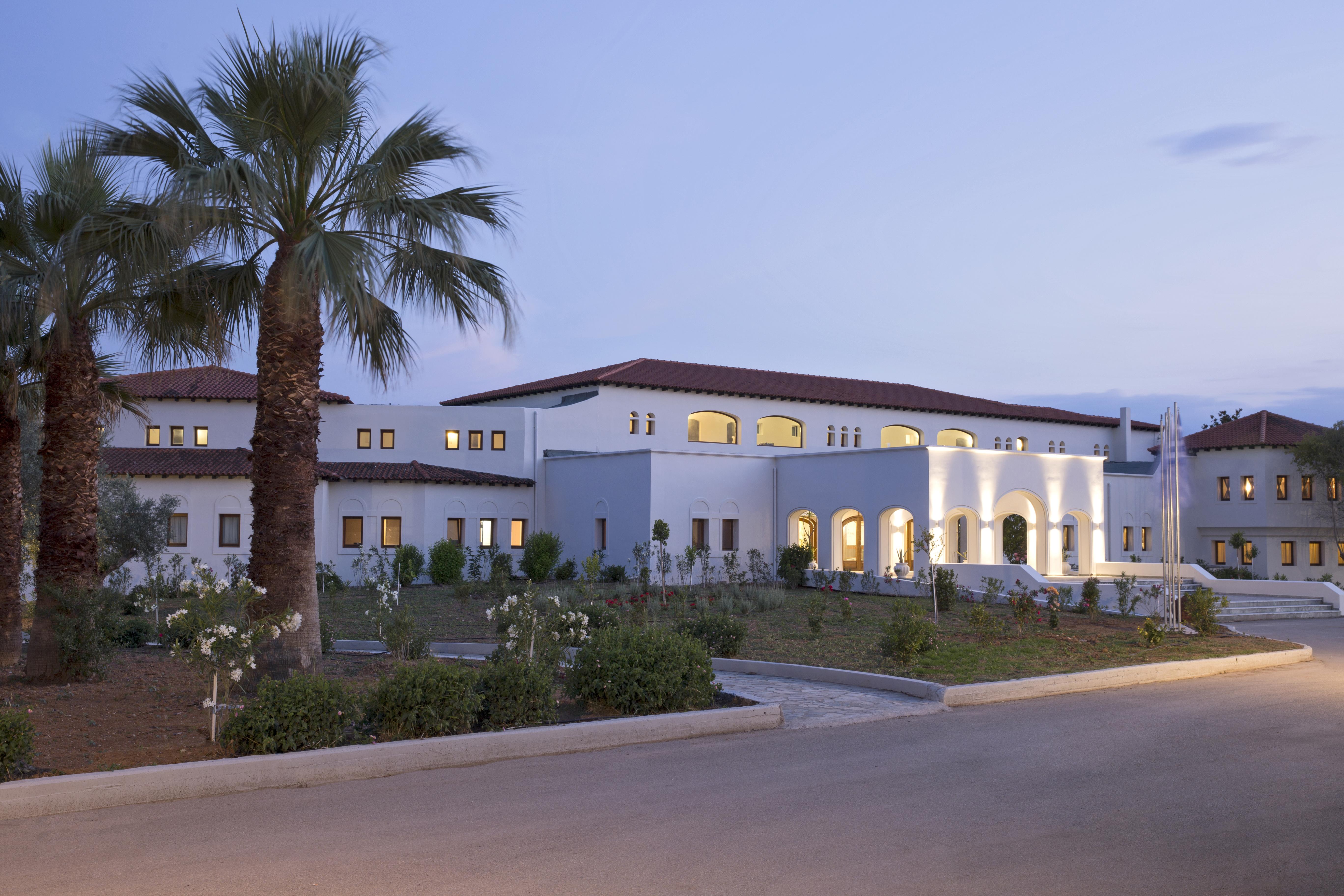 Hotel &