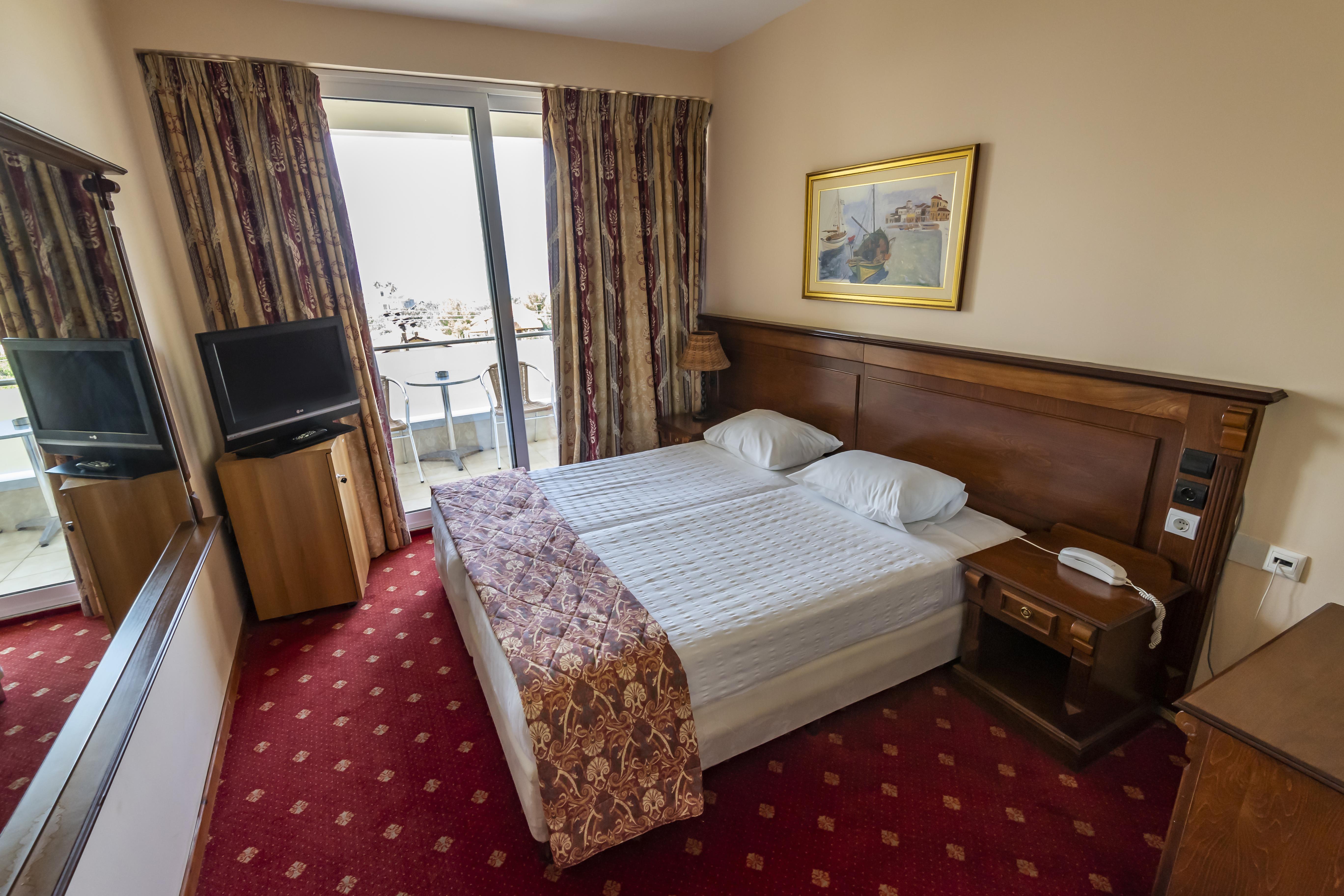 Dolphin & Conference Hotel