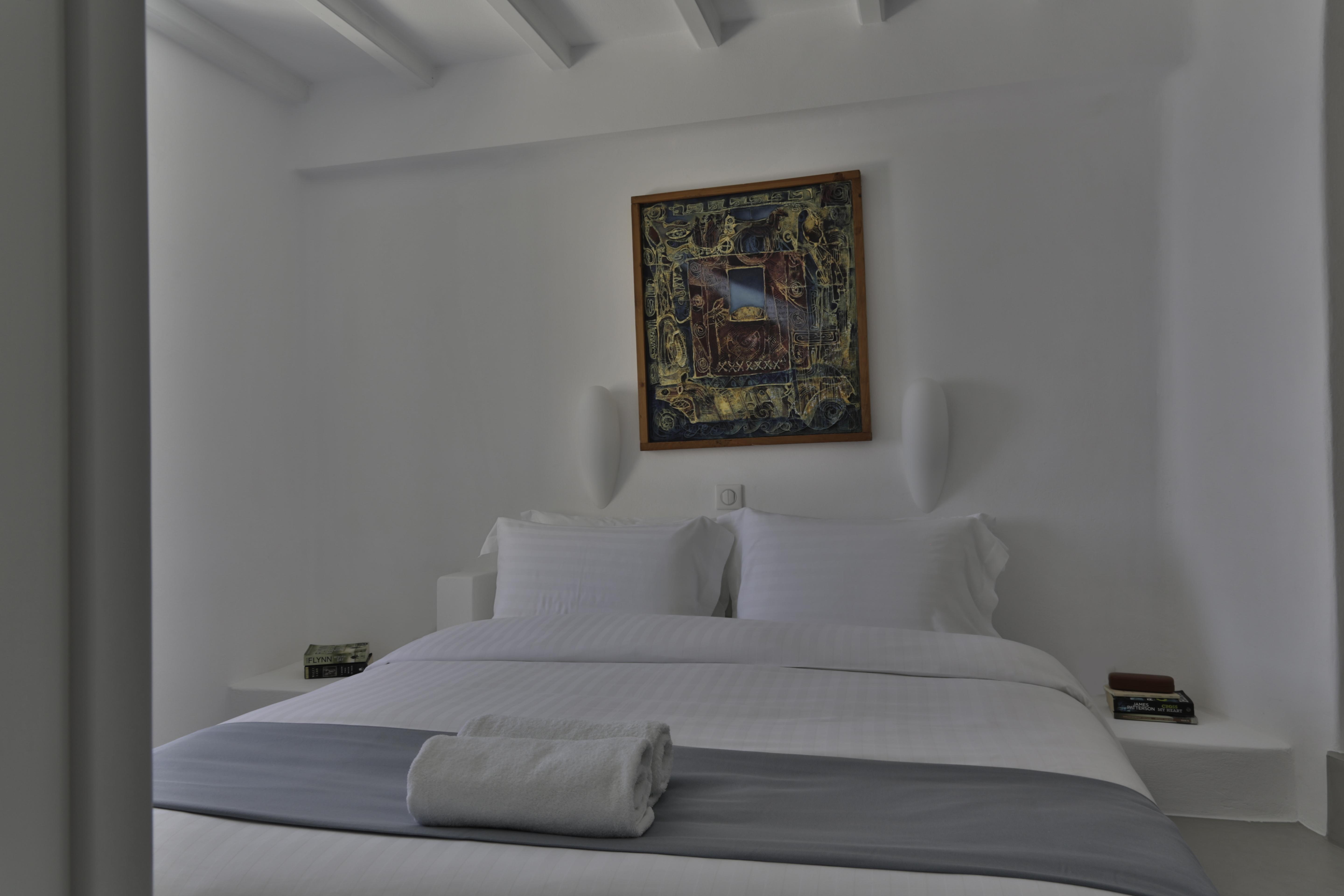 Villa Trieris & Fira (Santorini)