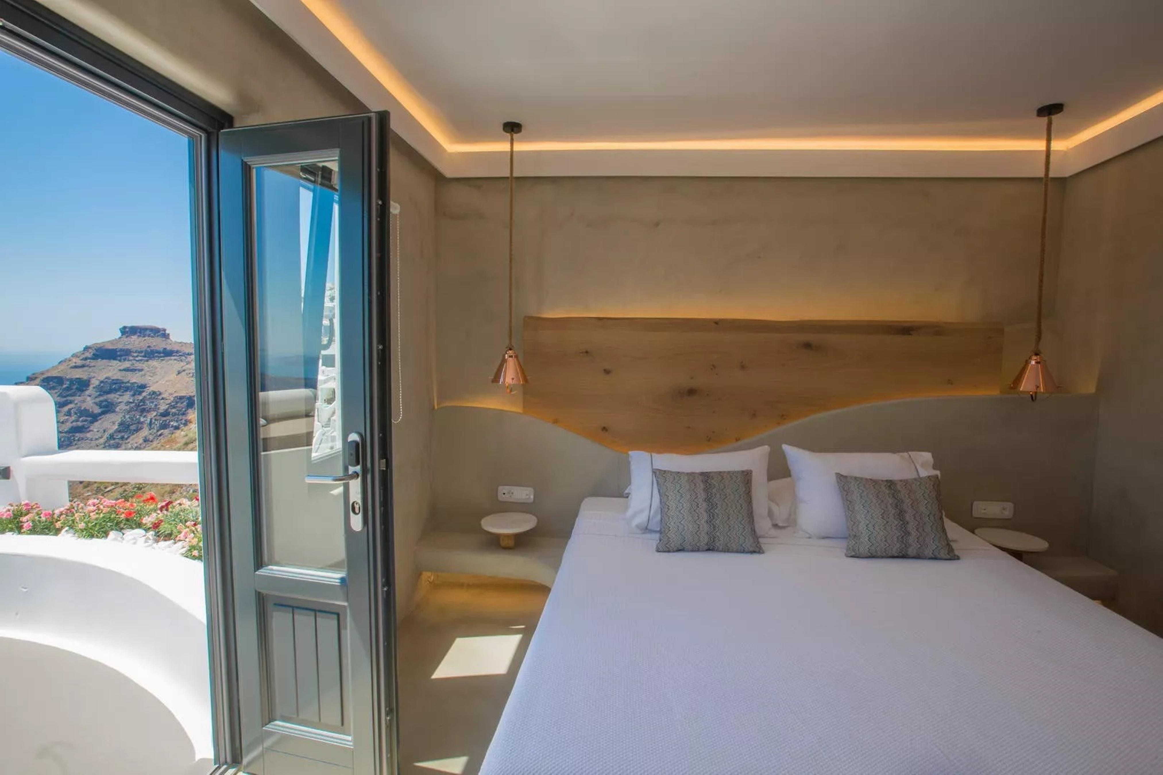 Chic Santorini Hotel 3*